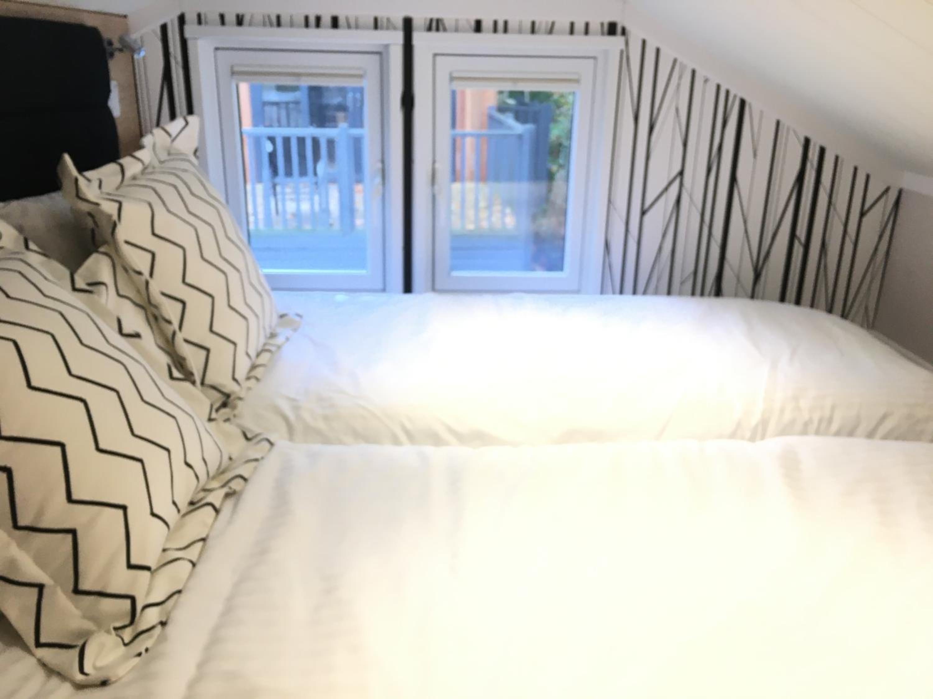 Two-Bedroom House - Photo 2