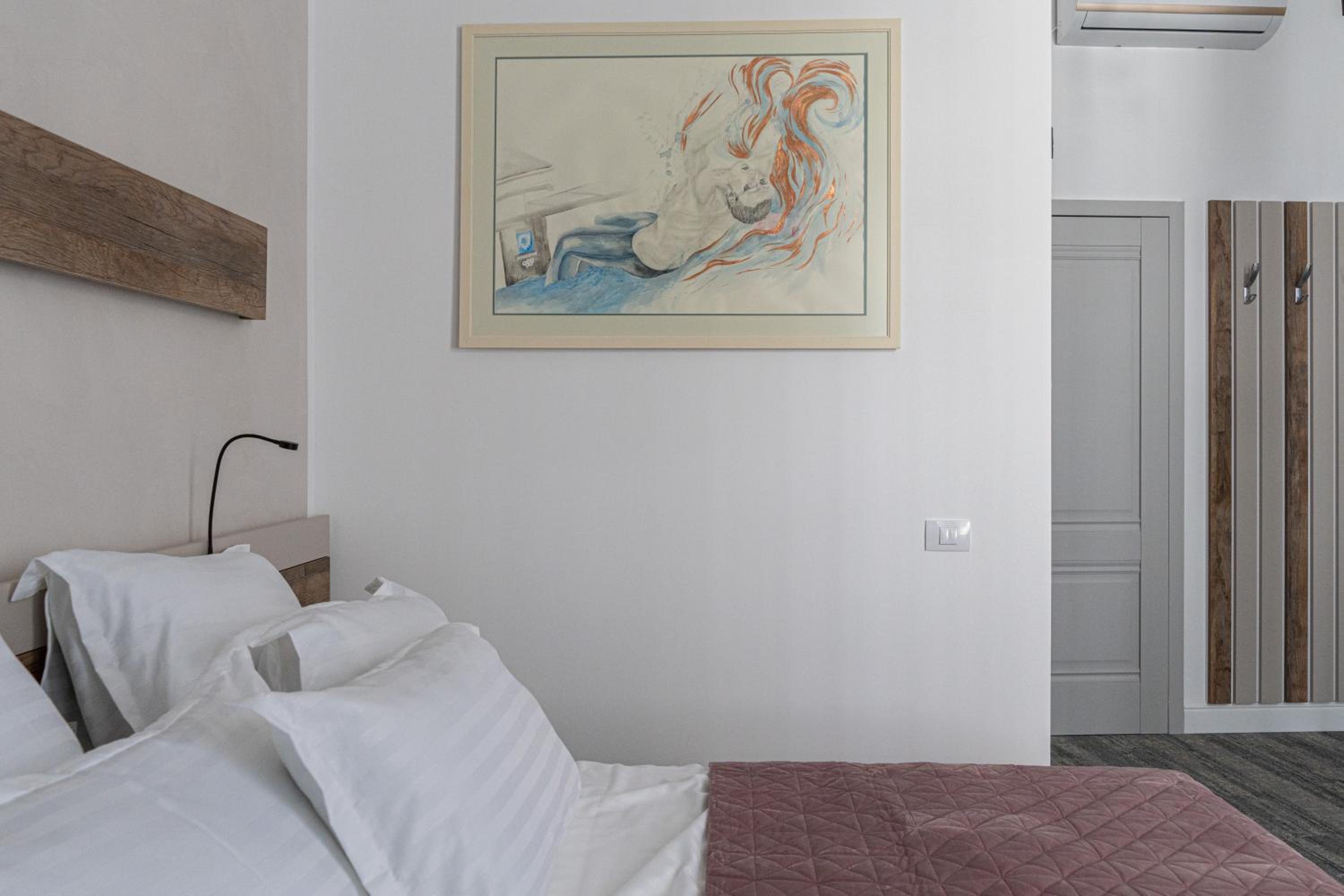 Razvan Florea - Double Room (balcony, 2nd floor) - Photo 7