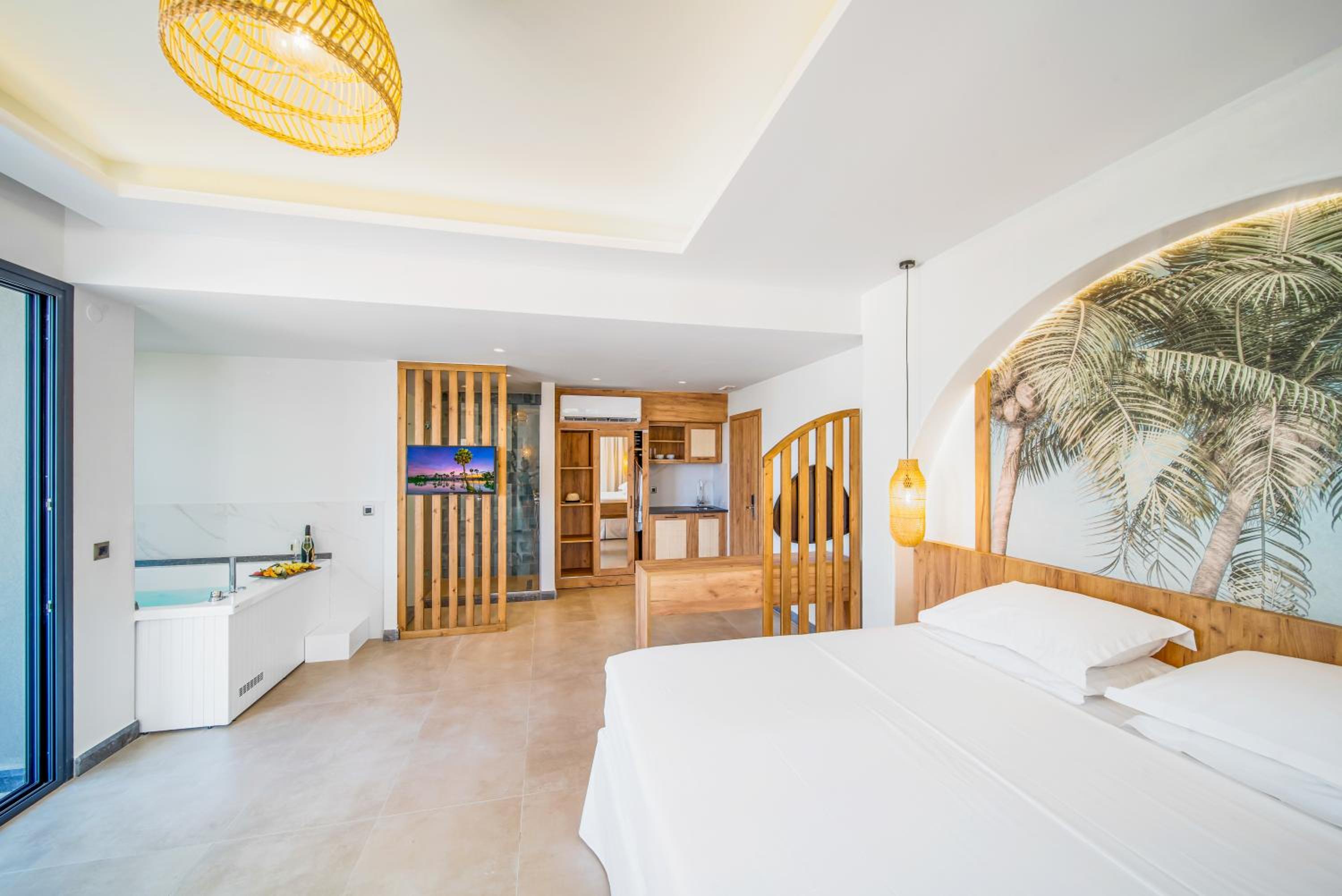 Executive Suite with Hot Tab - Photo 1