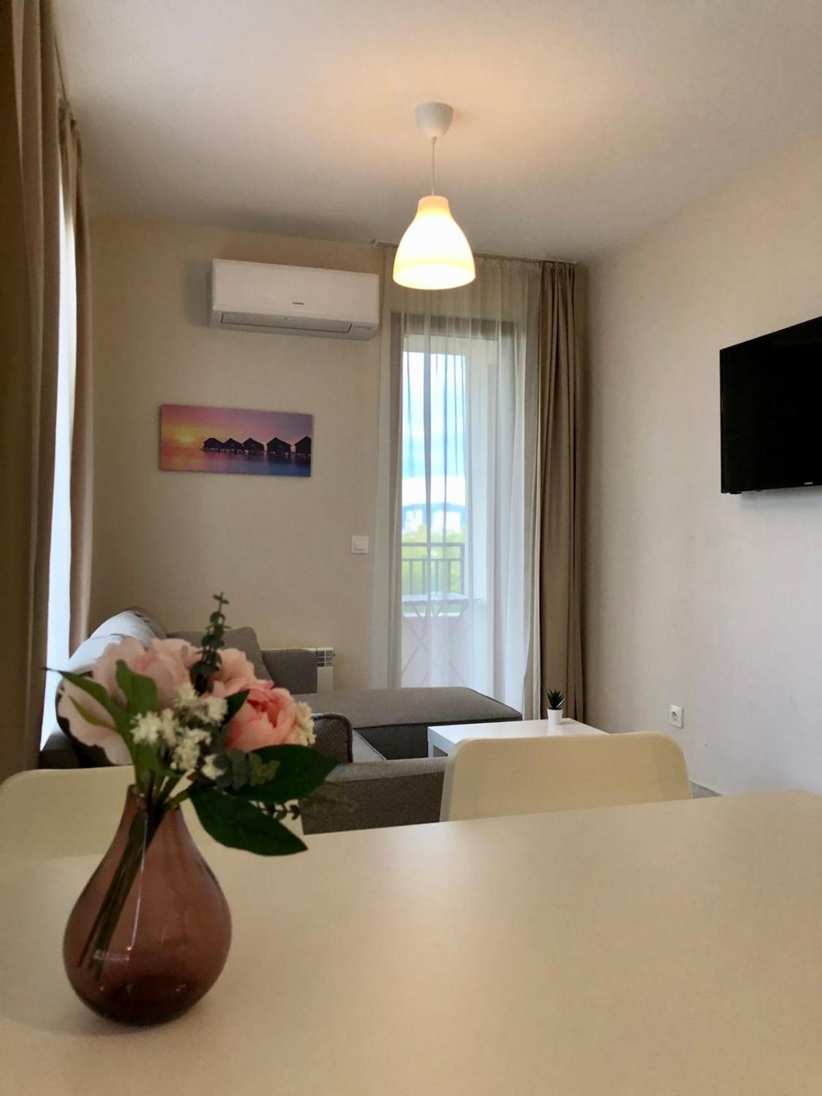 One-Bedroom Apartment - Photo 3