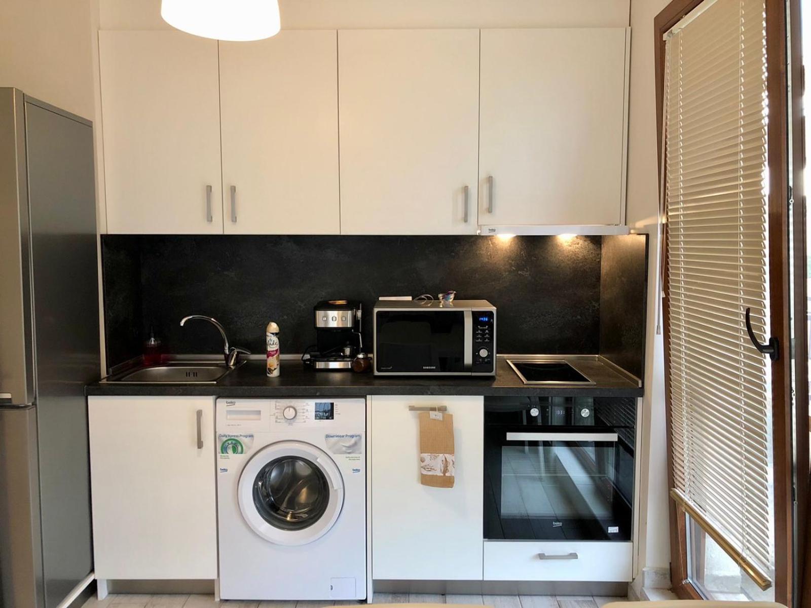 One-Bedroom Apartment - Photo 2
