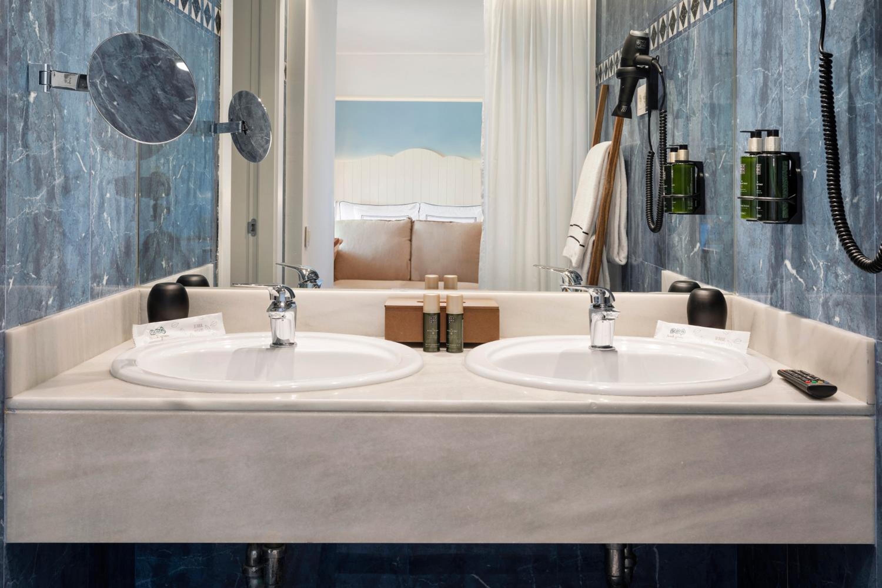Premium Room - Photo 7