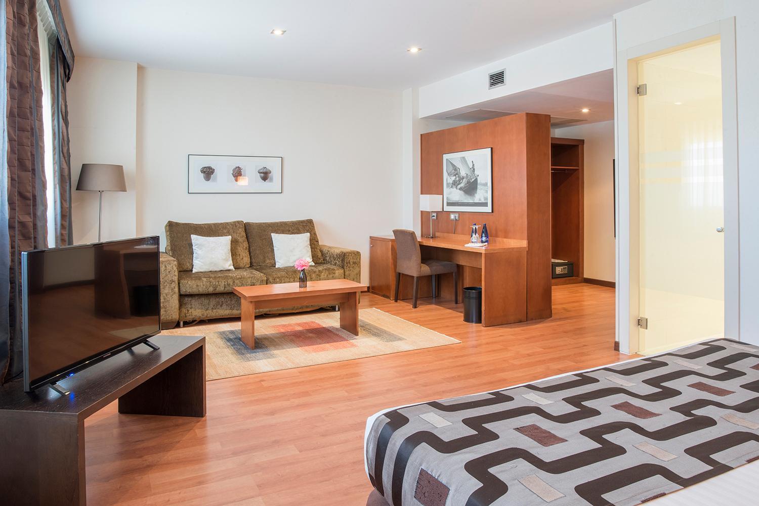 Suite Familiar Junior (2 Adultos + 2 Niños)