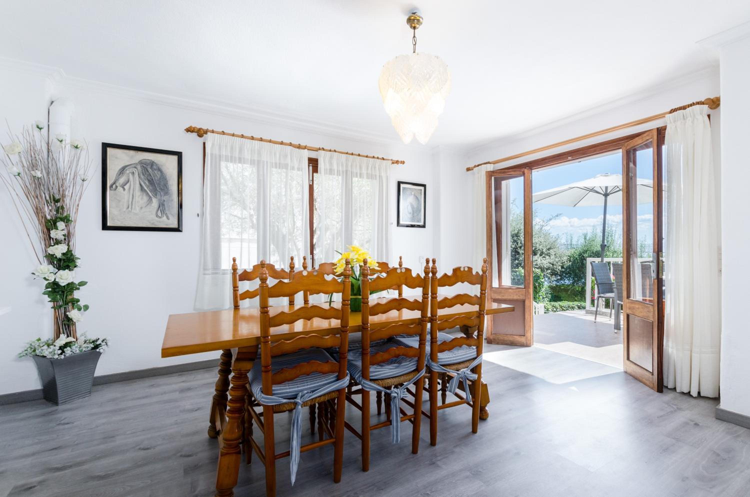 Villa photo 2