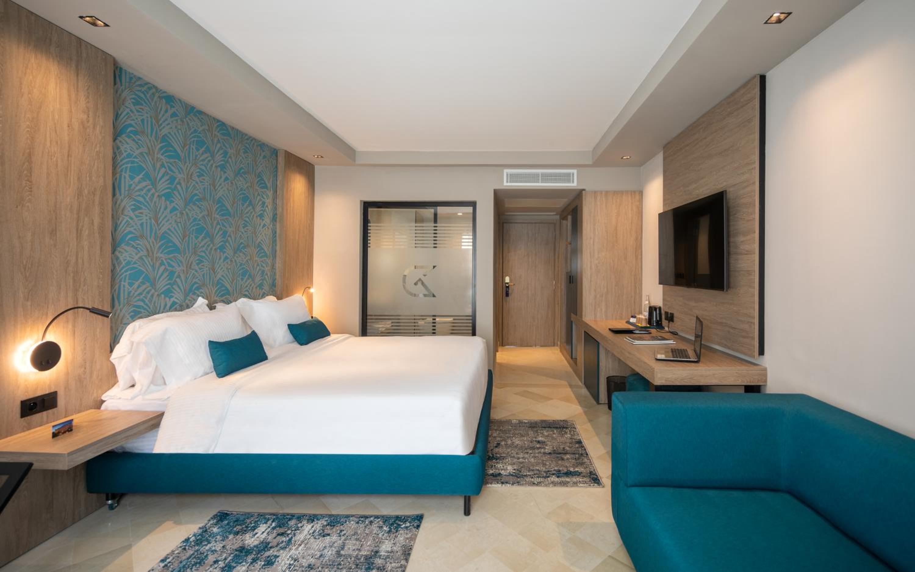 Business Room 1 King Bed - Photo 1