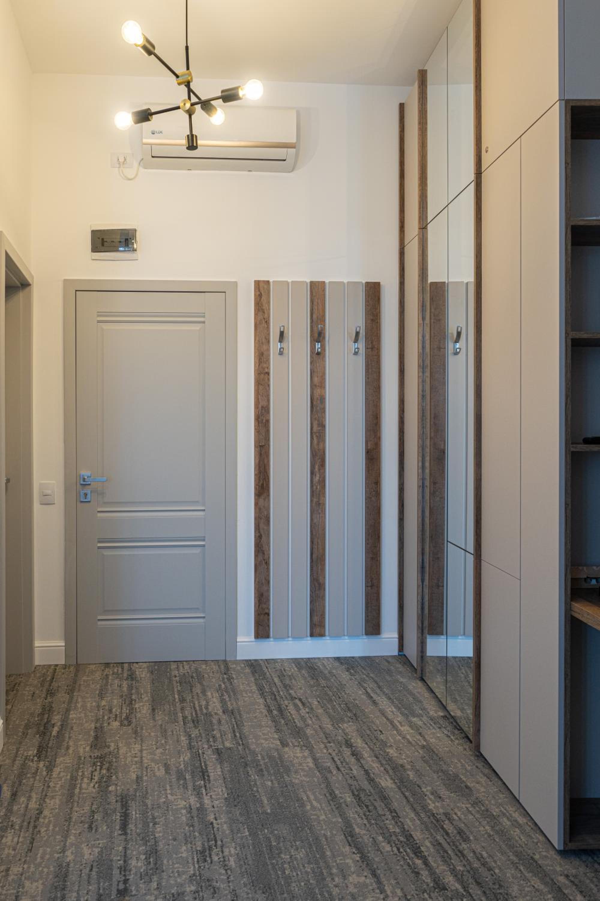 Razvan Florea - Double Room (balcony, 2nd floor) - Photo 5