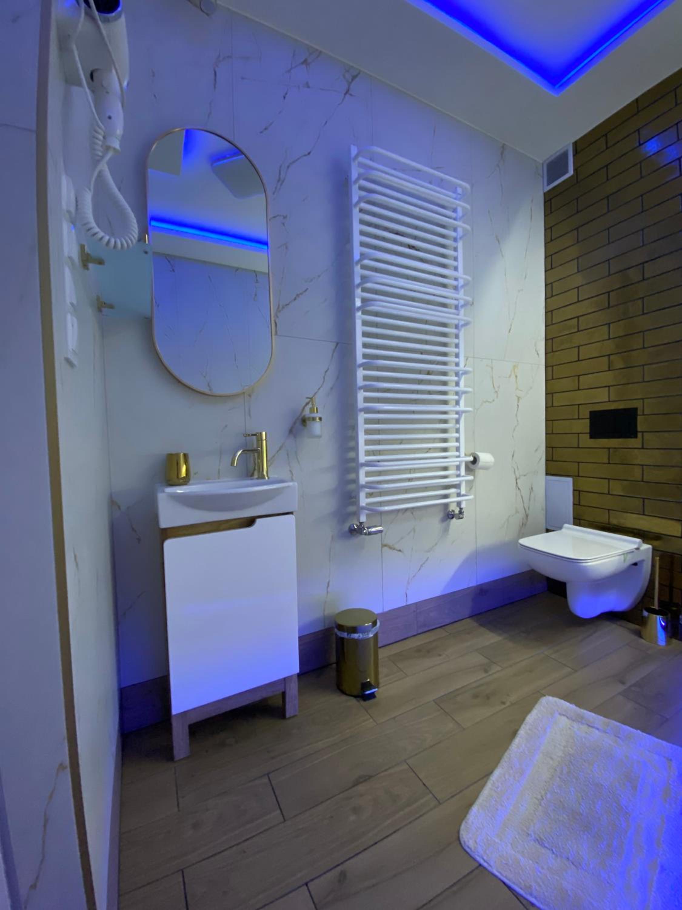 One-Bedroom Apartment - Photo 1