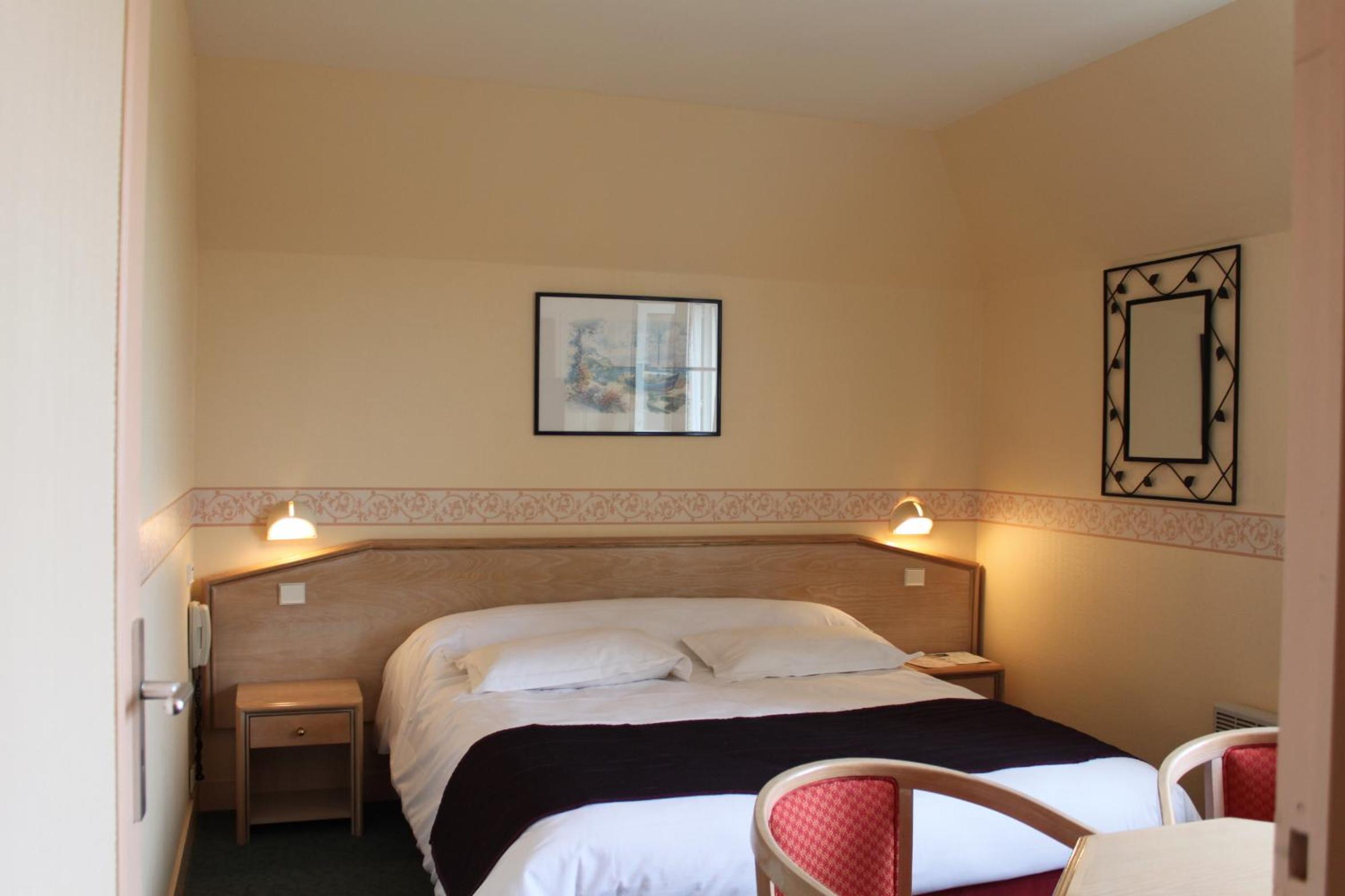 Double Room with Shower - Photo 1