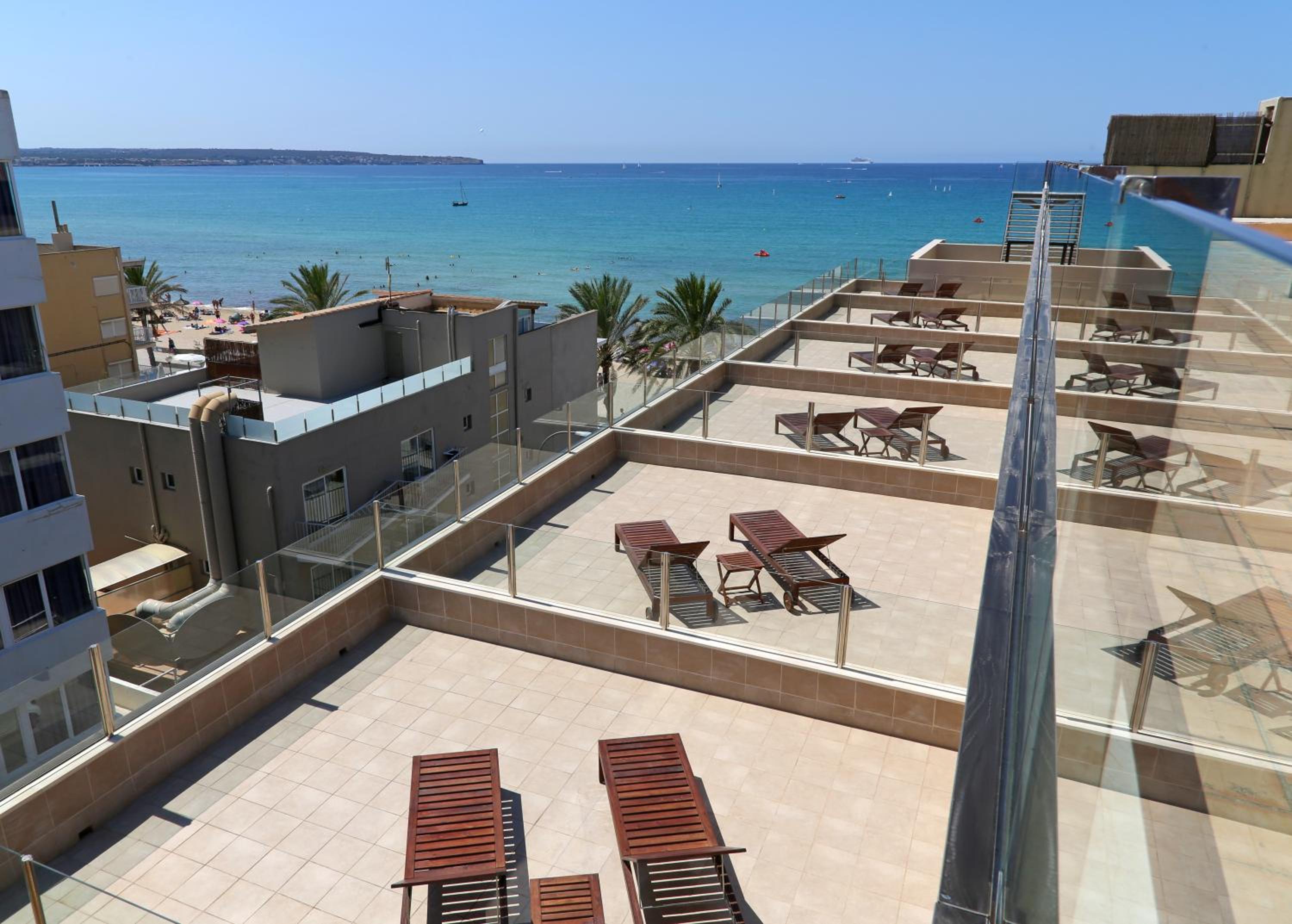 Superior Double or Twin Room with Sea View thumbnail 6