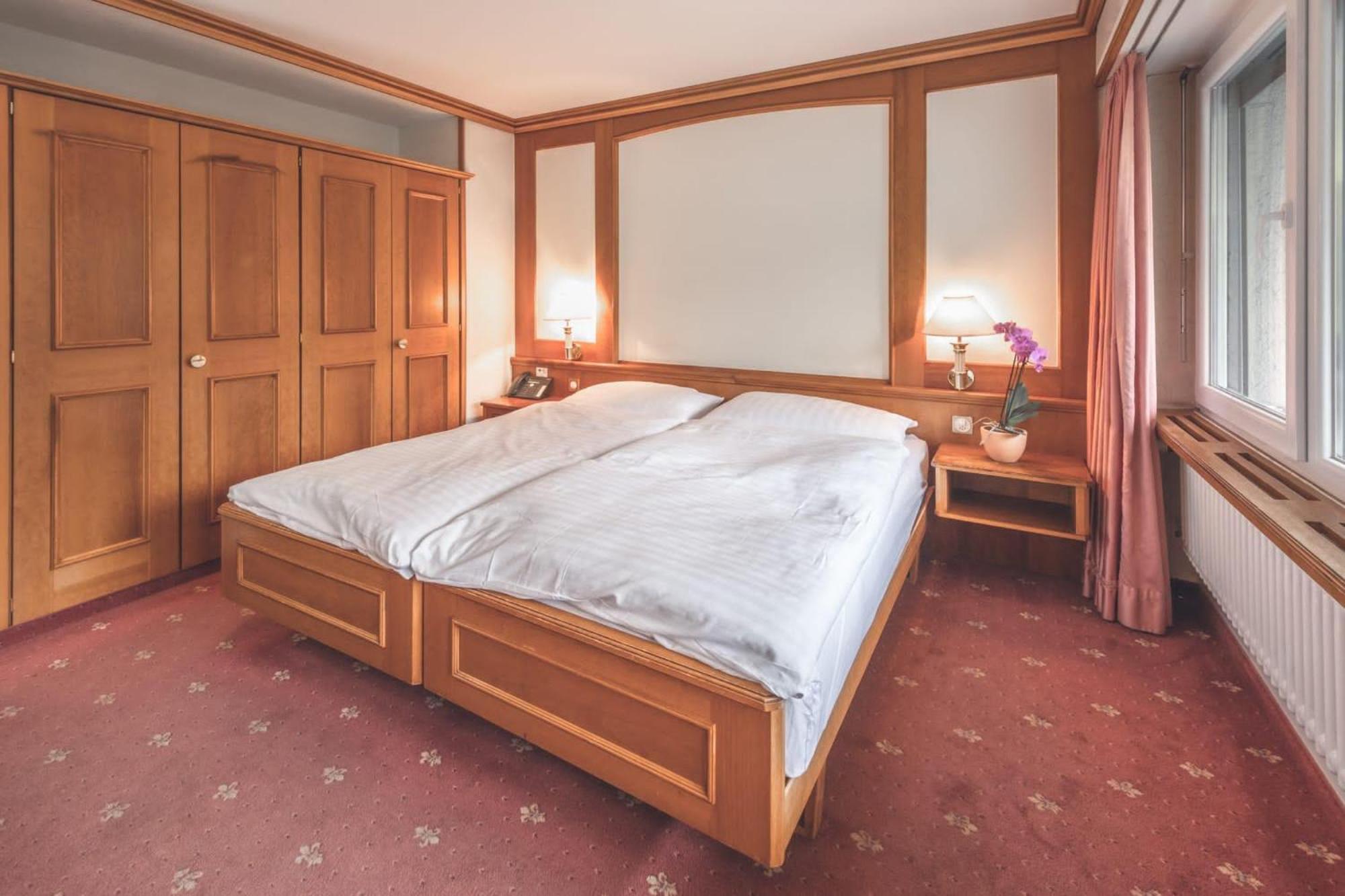 Superior Double Room with Matterhorn View - Photo 8