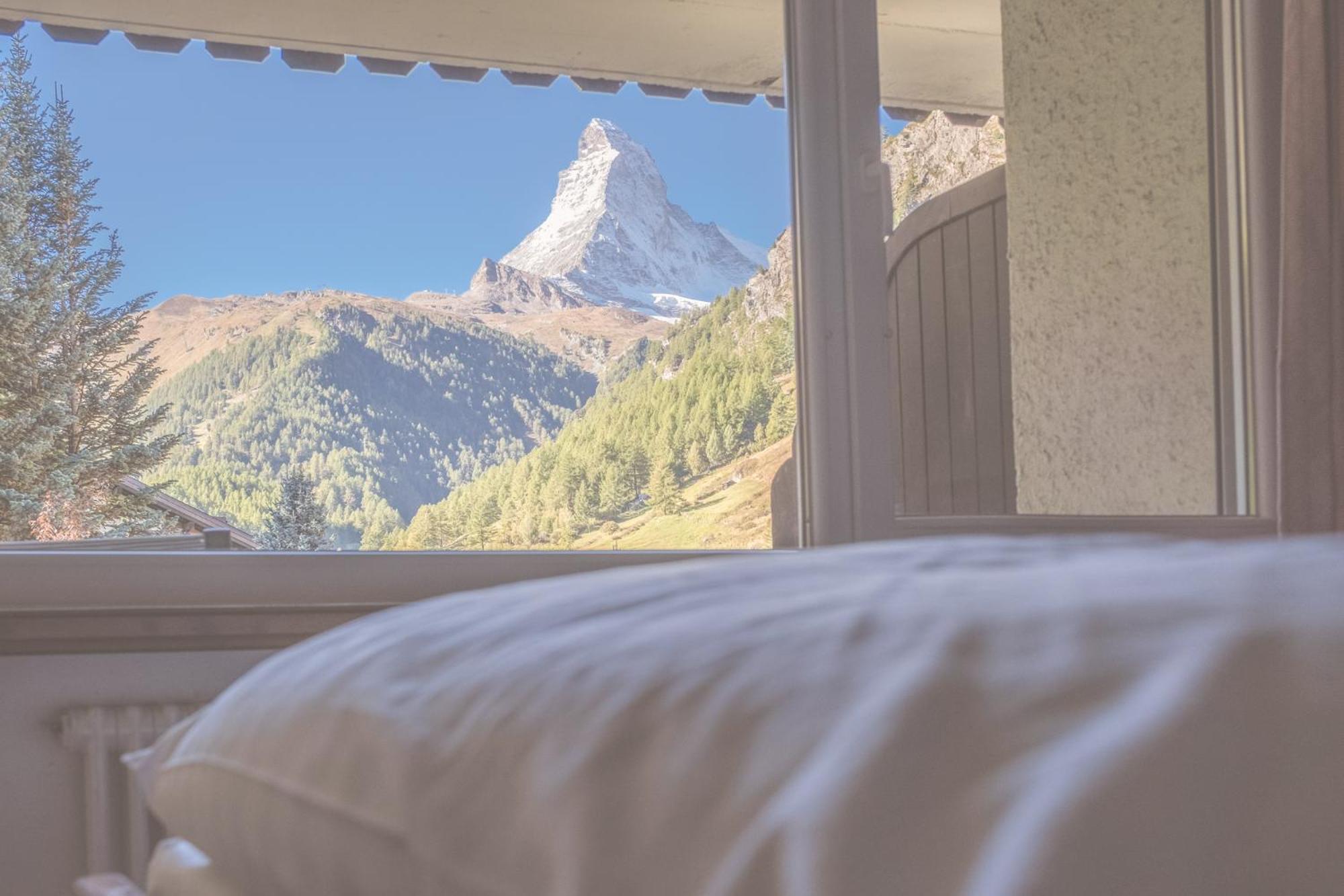 Superior Double Room with Matterhorn View - Photo 10