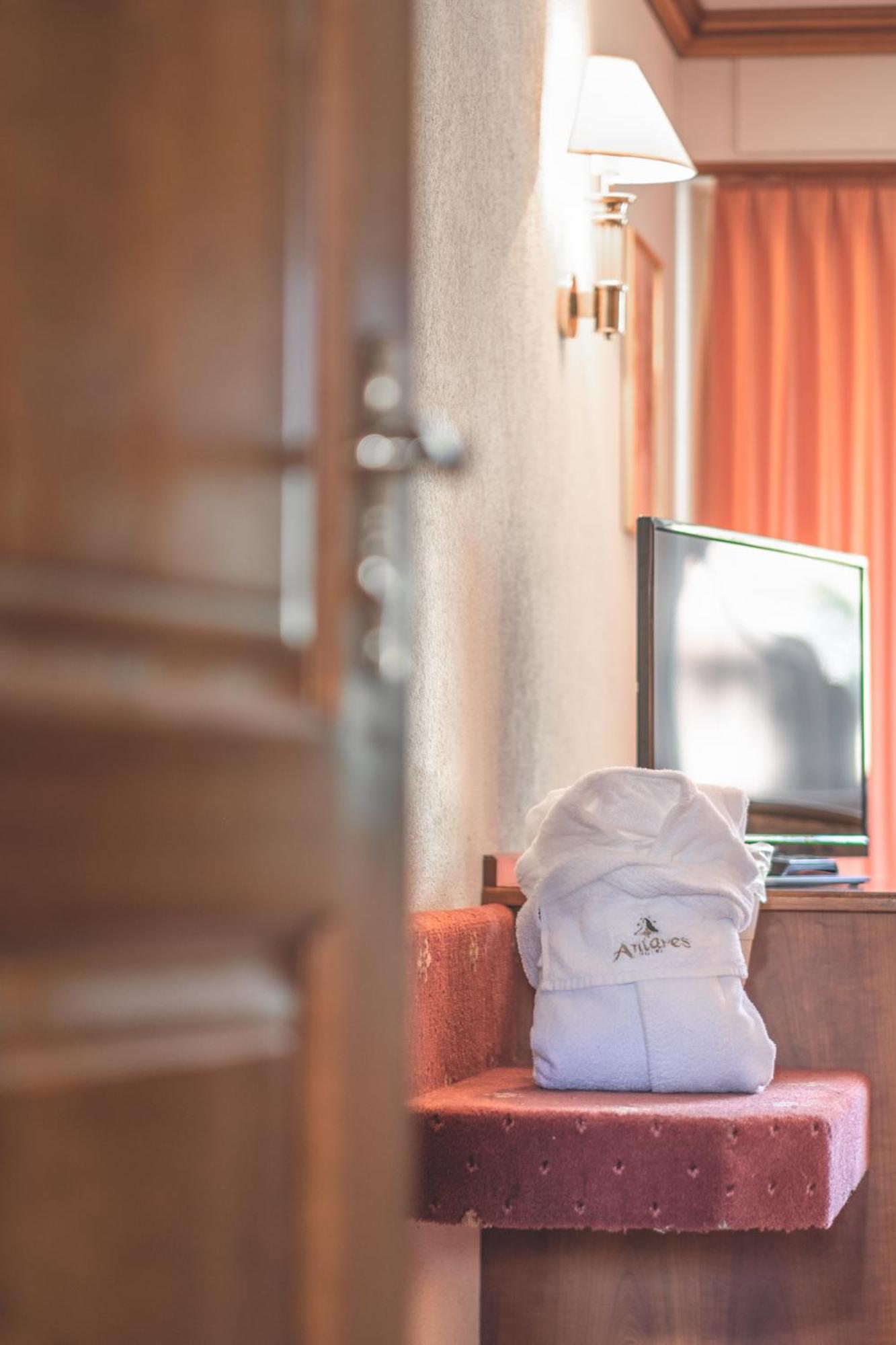 Superior Double Room with Matterhorn View - Photo 11