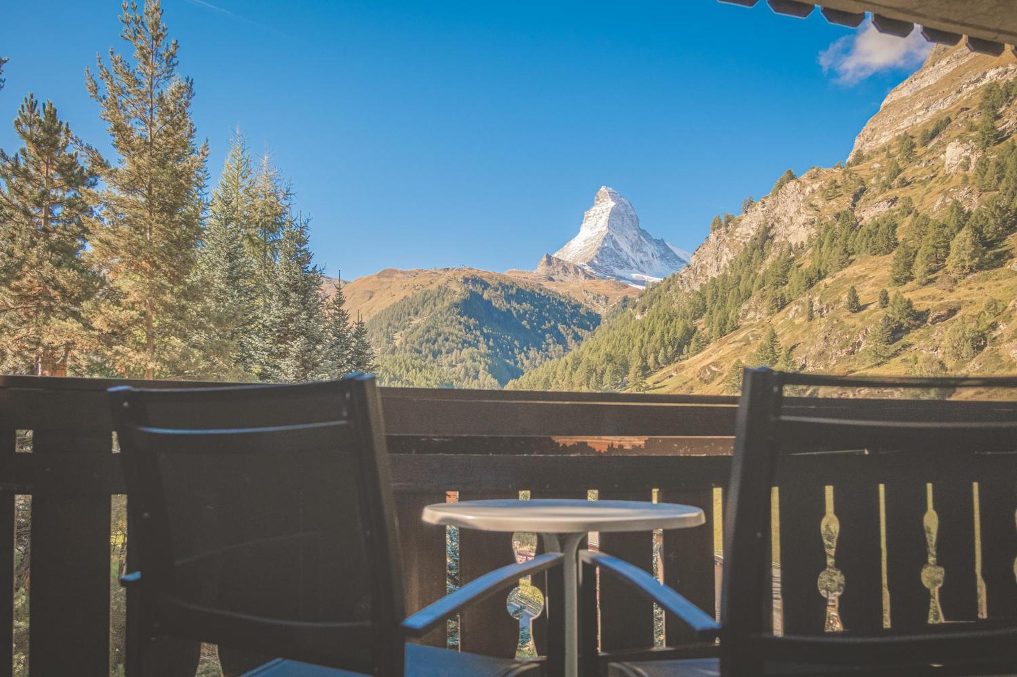 Superior Double Room with Matterhorn View - Photo 13