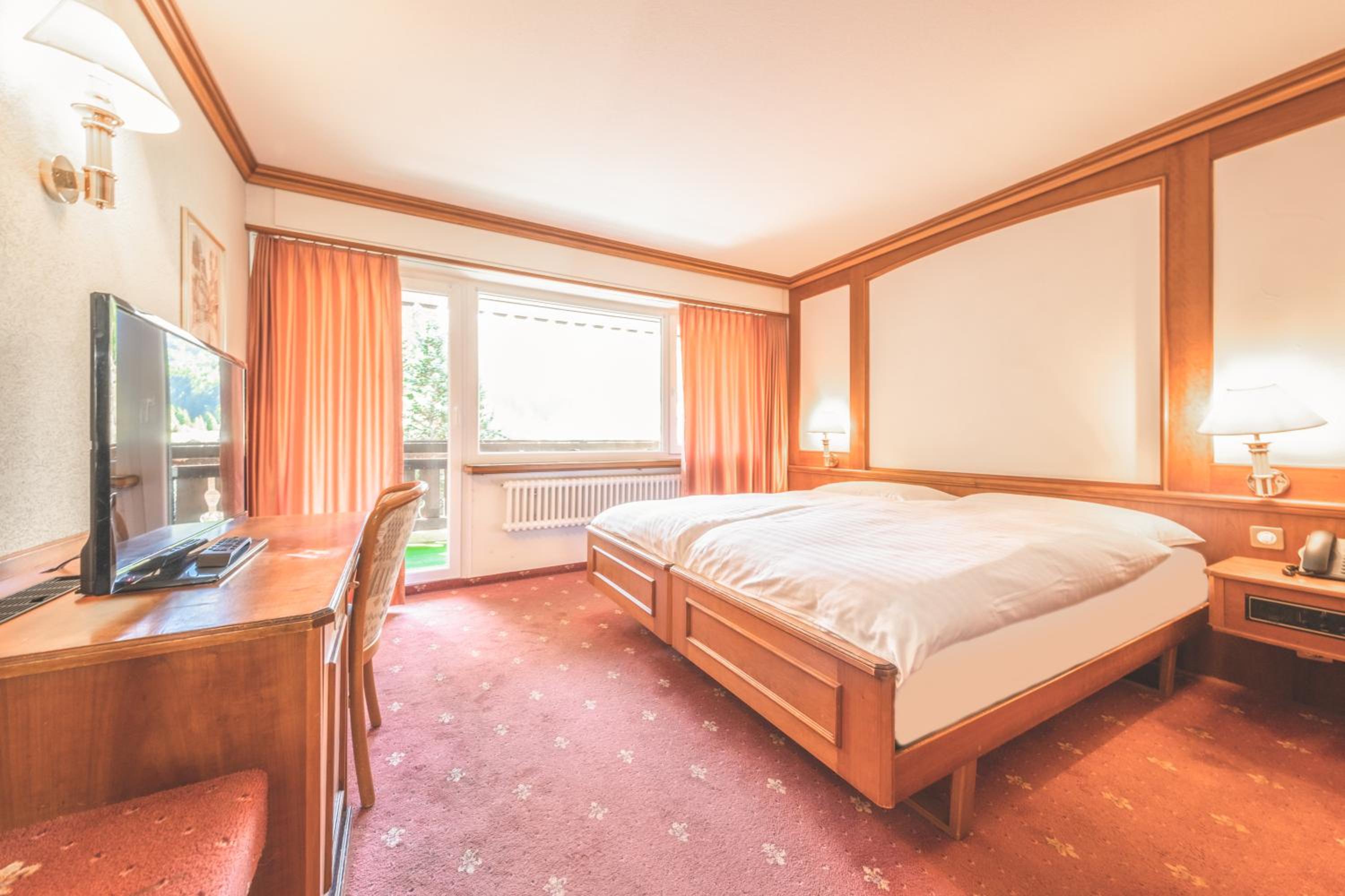 Superior Double Room with Matterhorn View - Photo 15