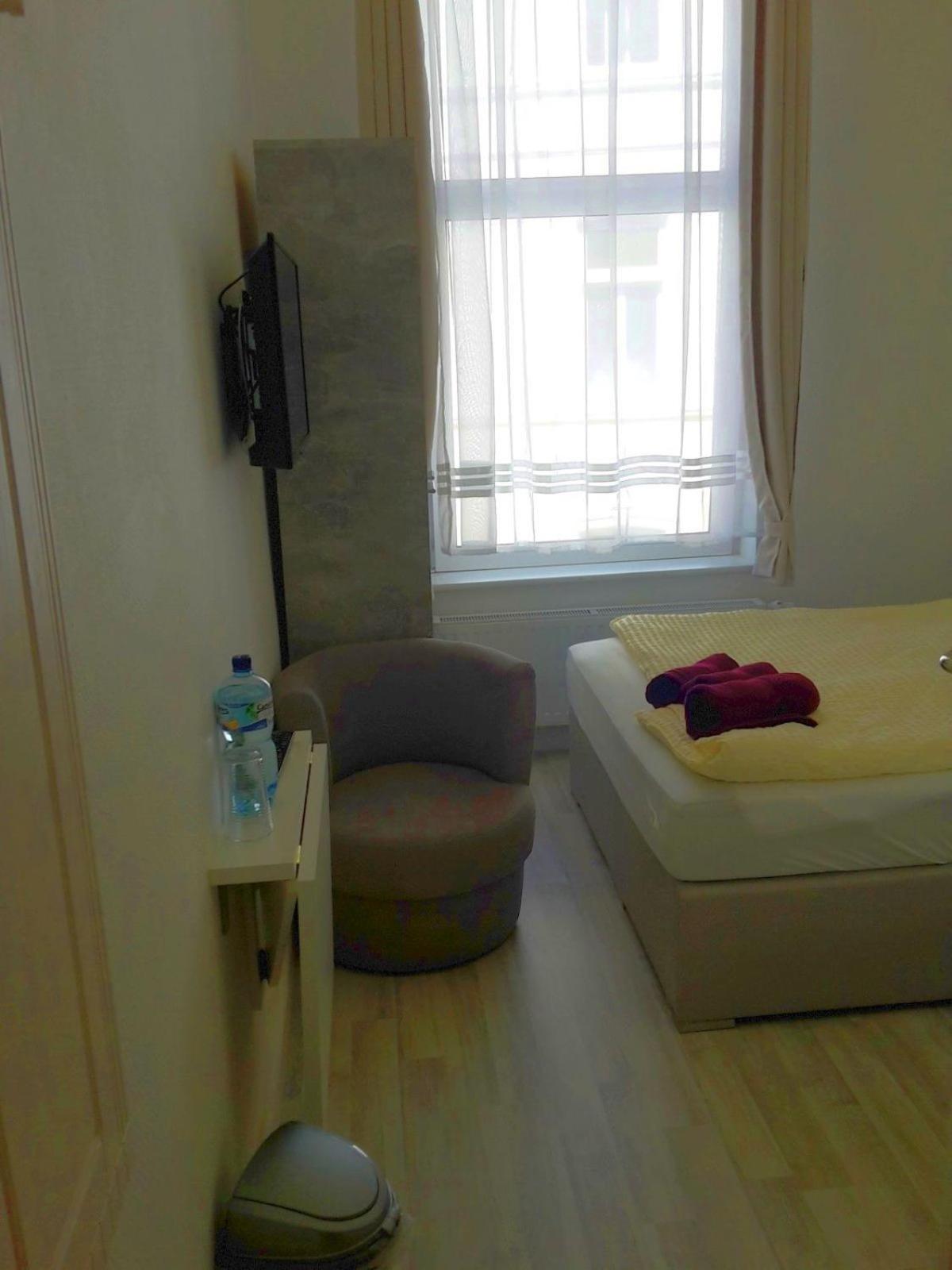 Small Double Room photo 3