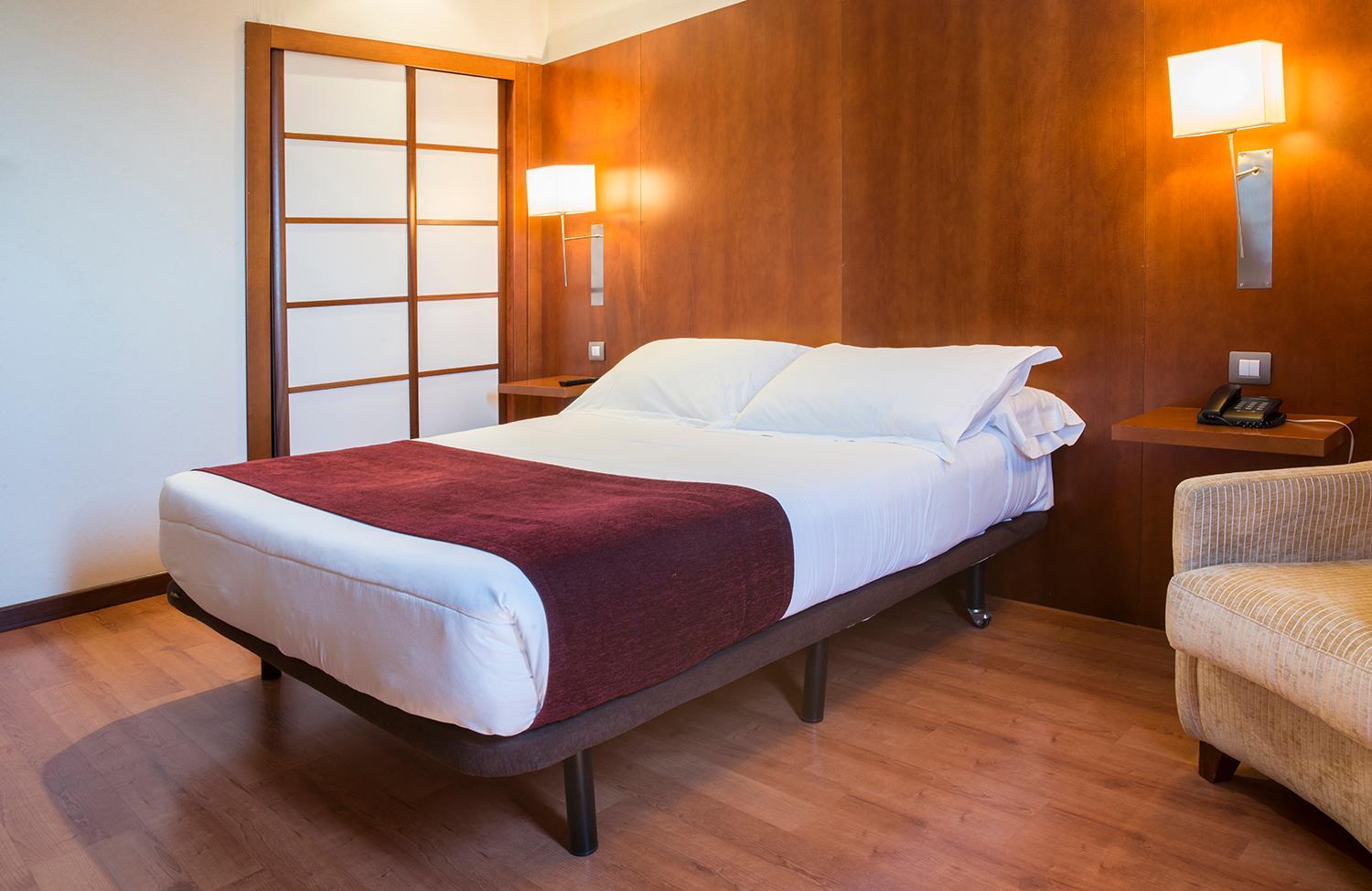 Double or Twin Room - Photo 13
