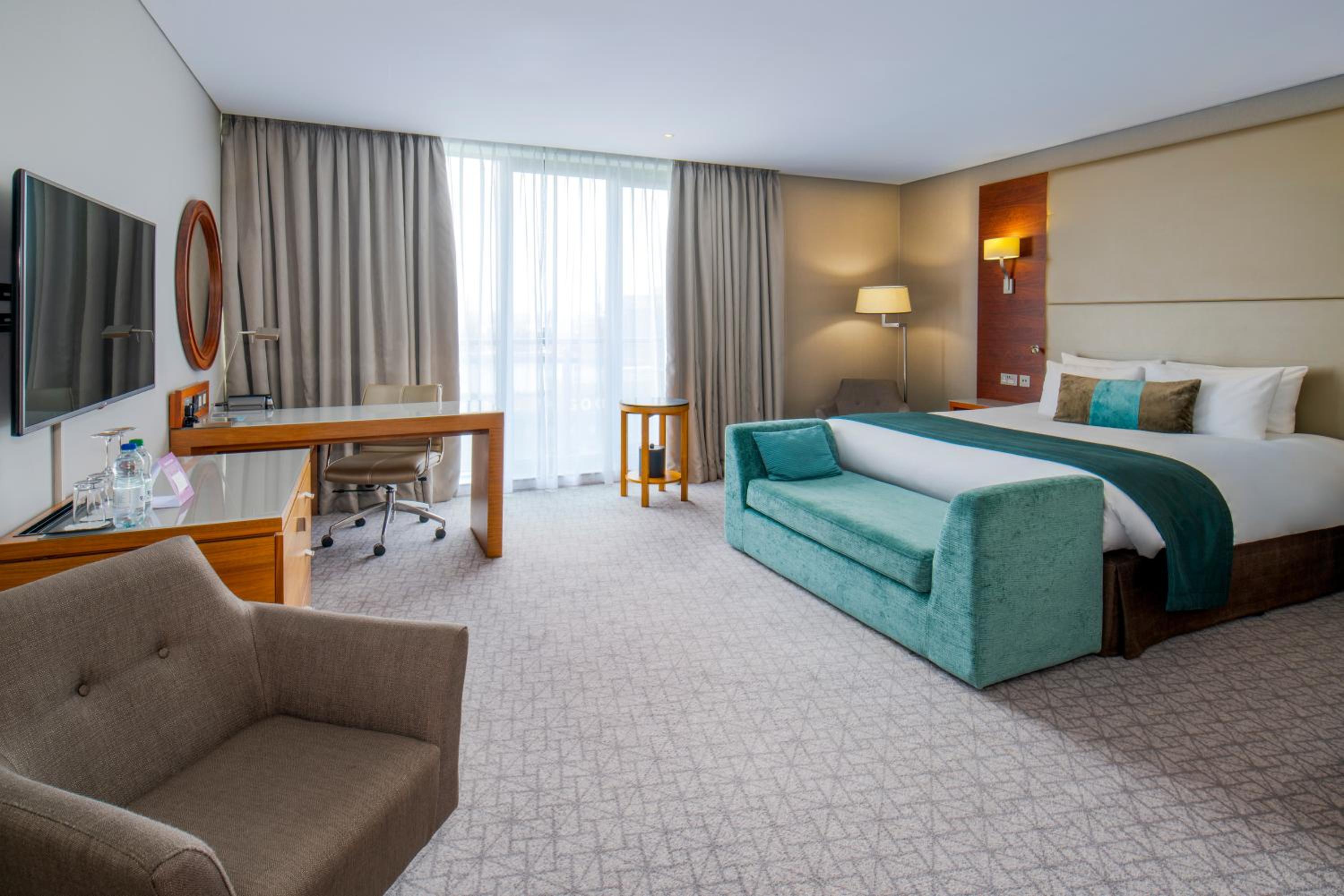 Junior King Suite photo 3