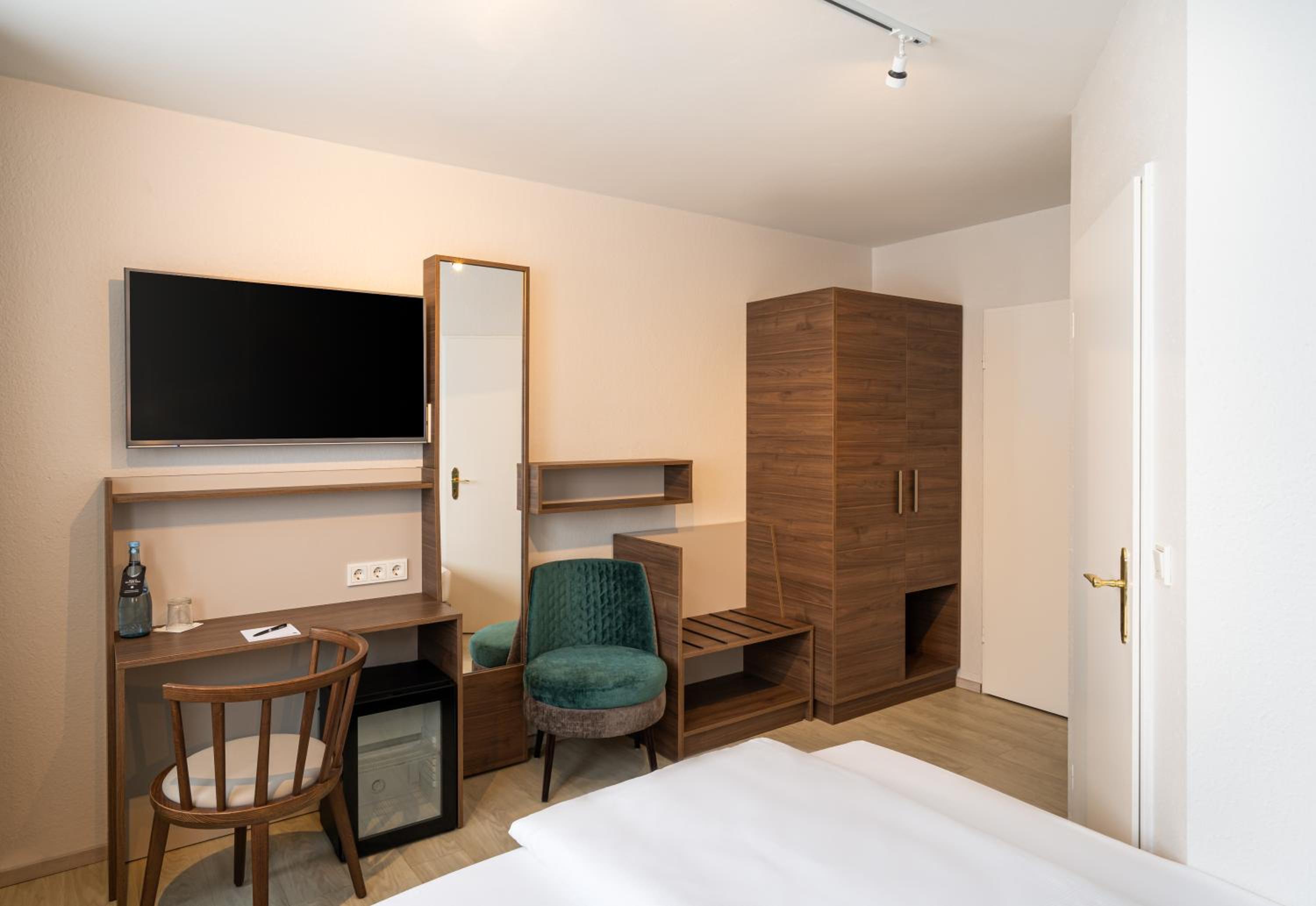 Single Room - Photo 1