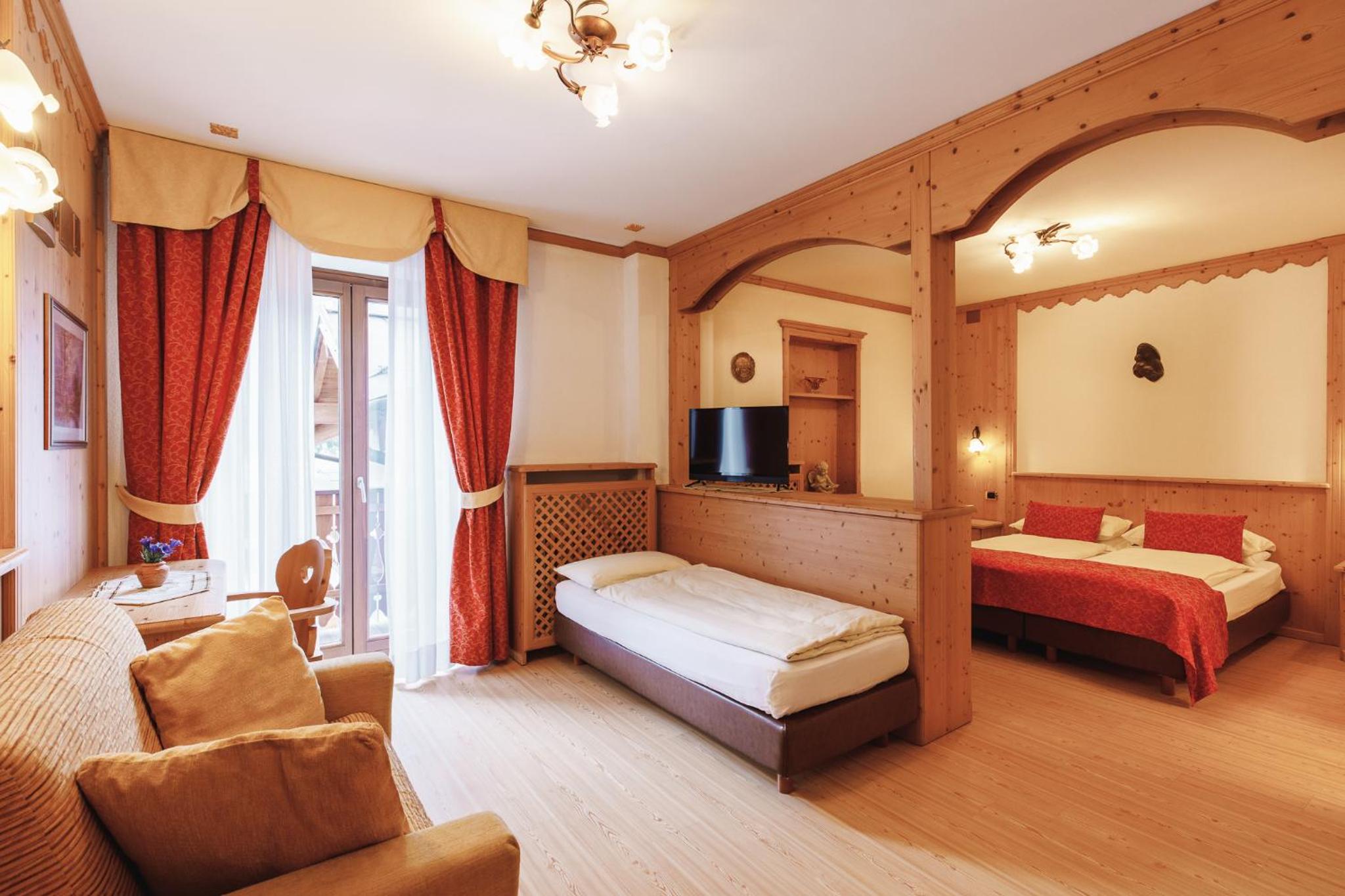 Quadruple Room with Mountain View photo 2