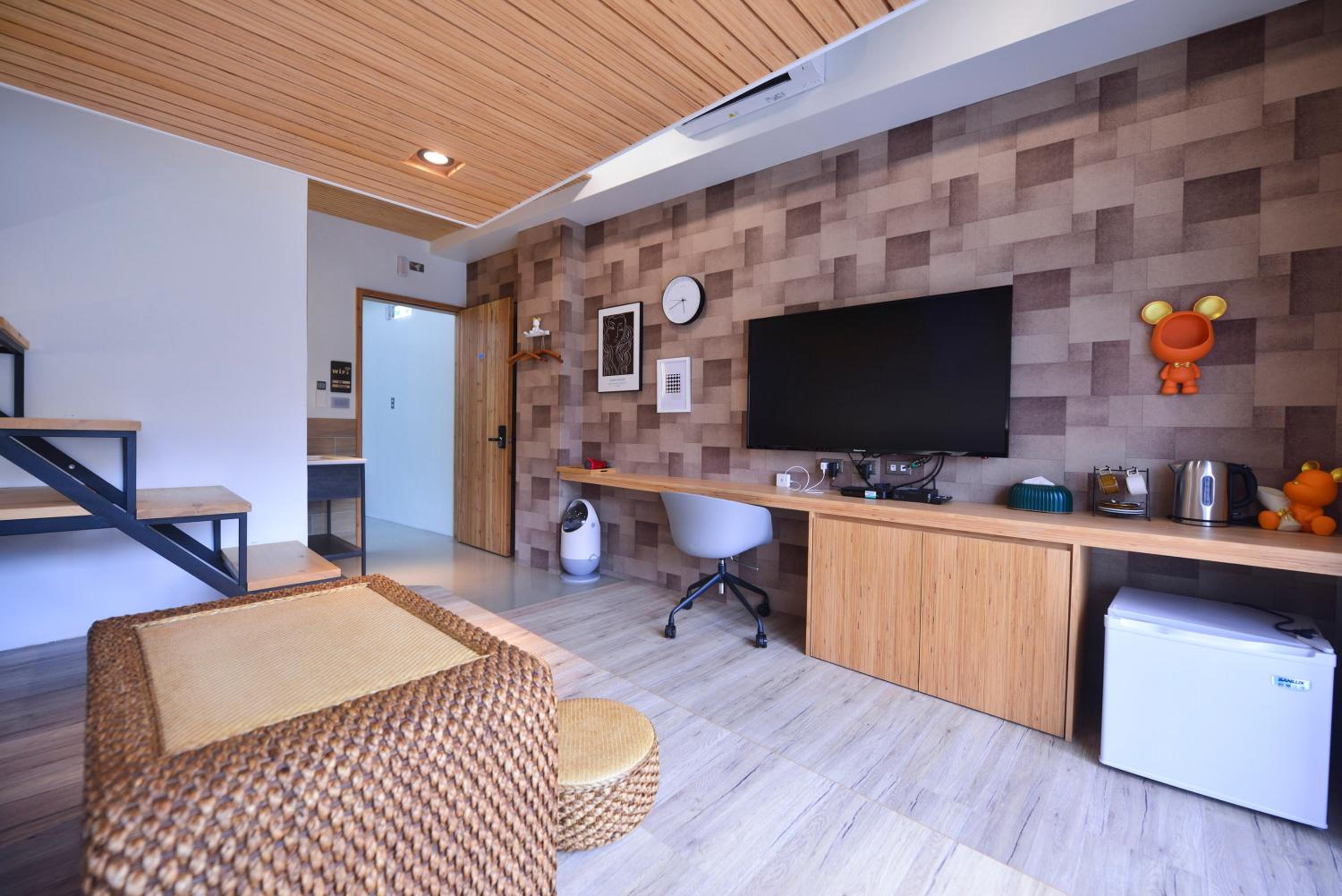Deluxe Double Room with Shower - Photo 4
