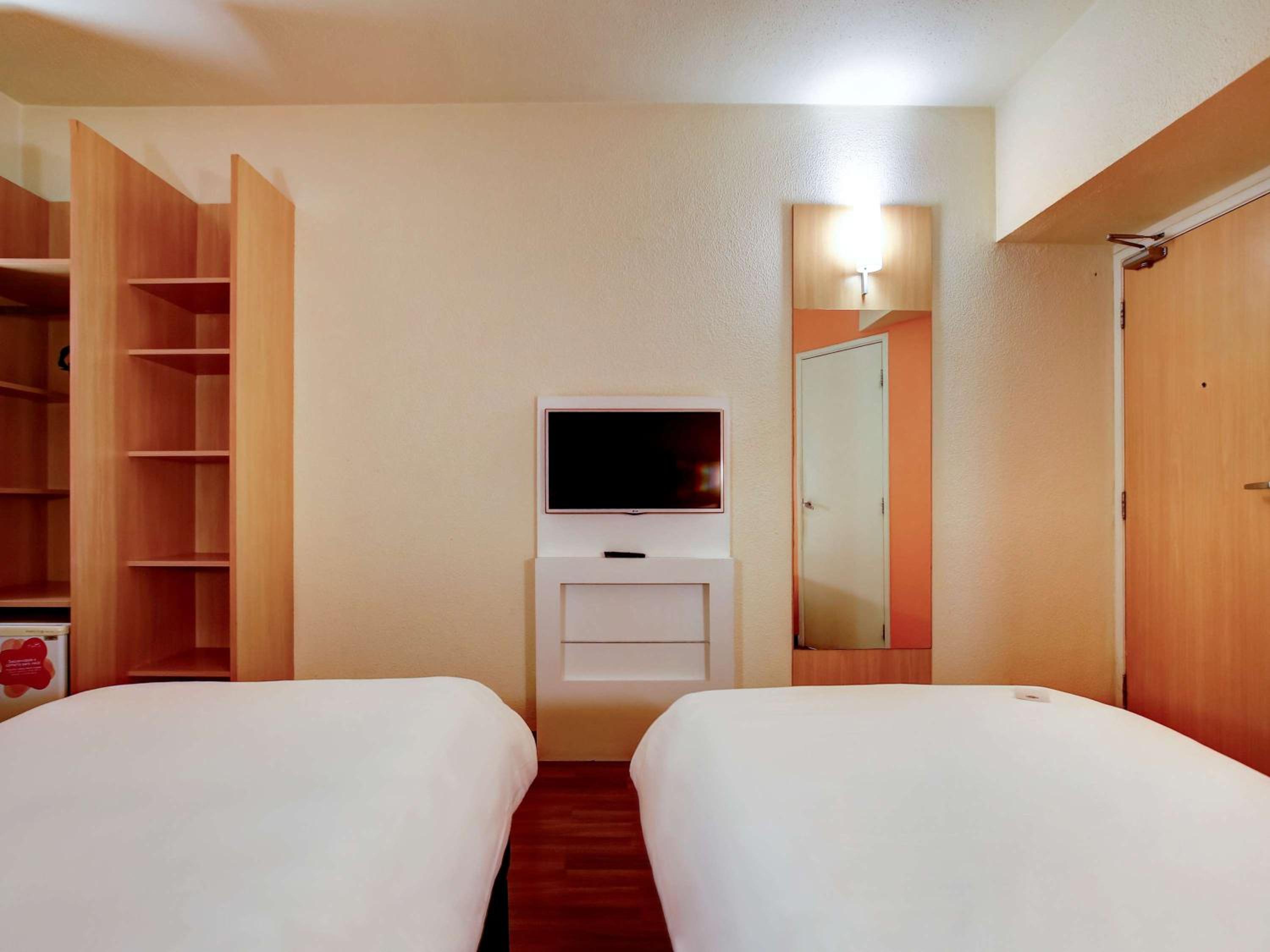Standard Twin Room - Photo 3