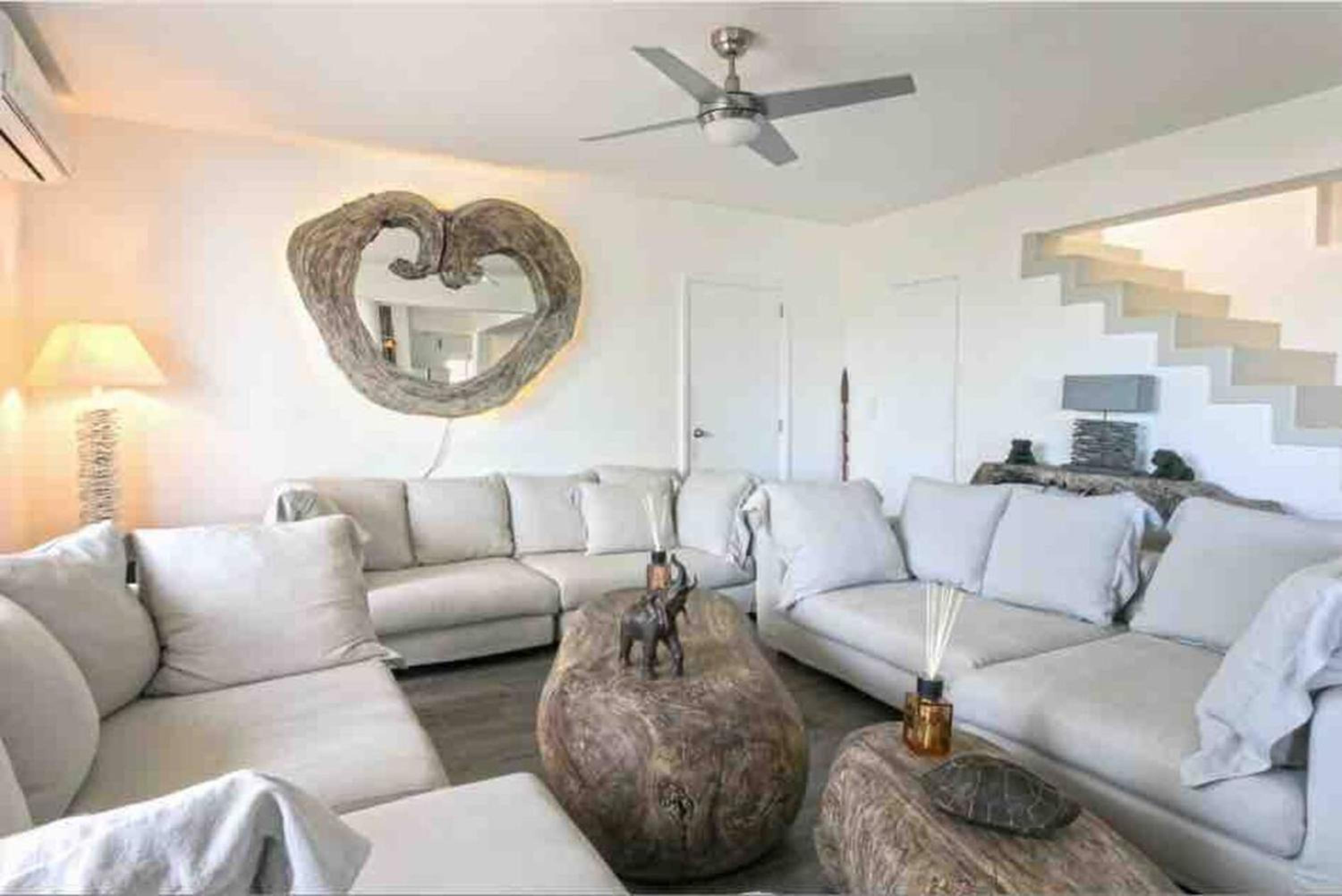 Six-Bedroom Villa  photo 2