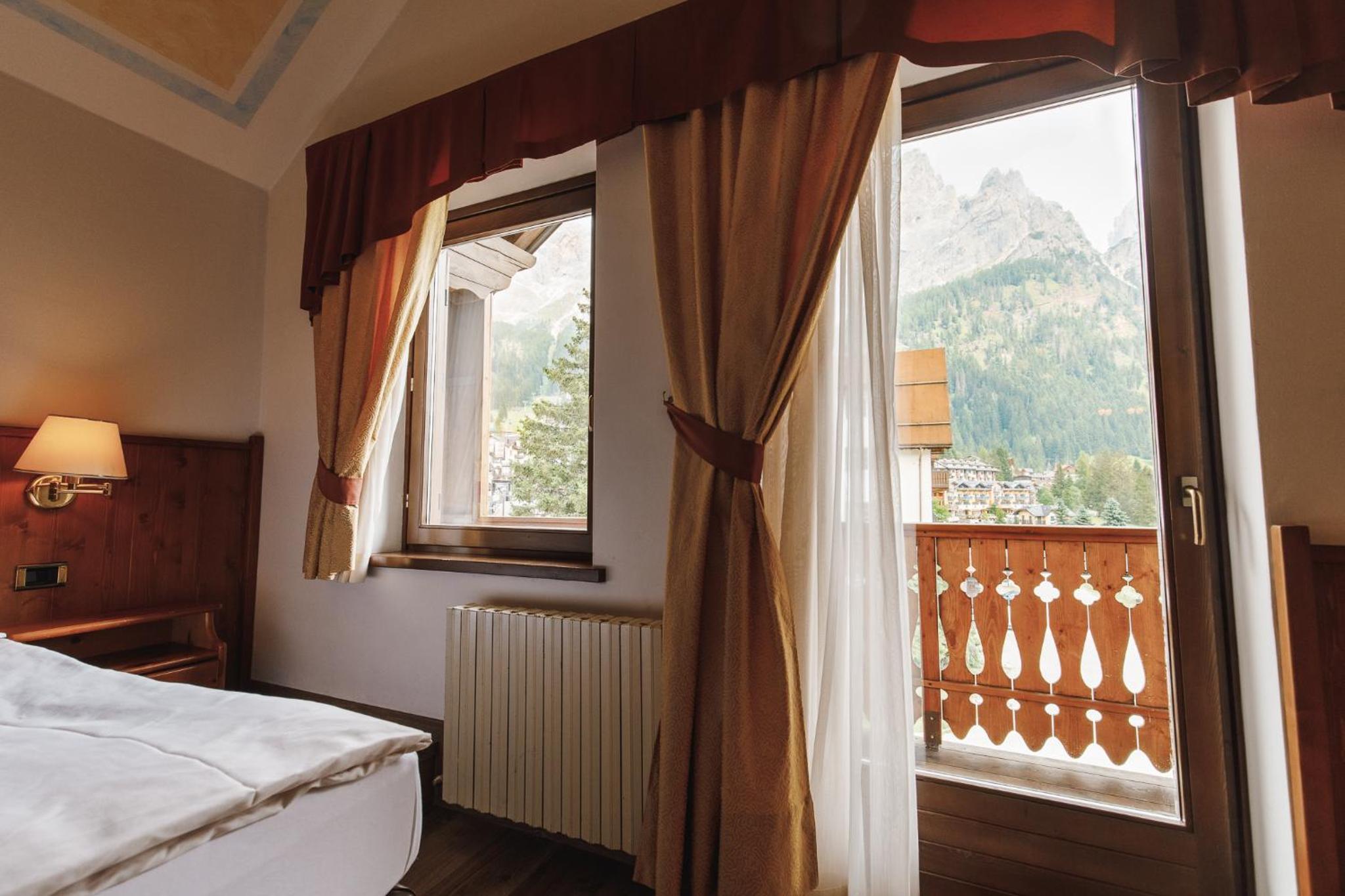 Quadruple Room with Mountain View photo 3