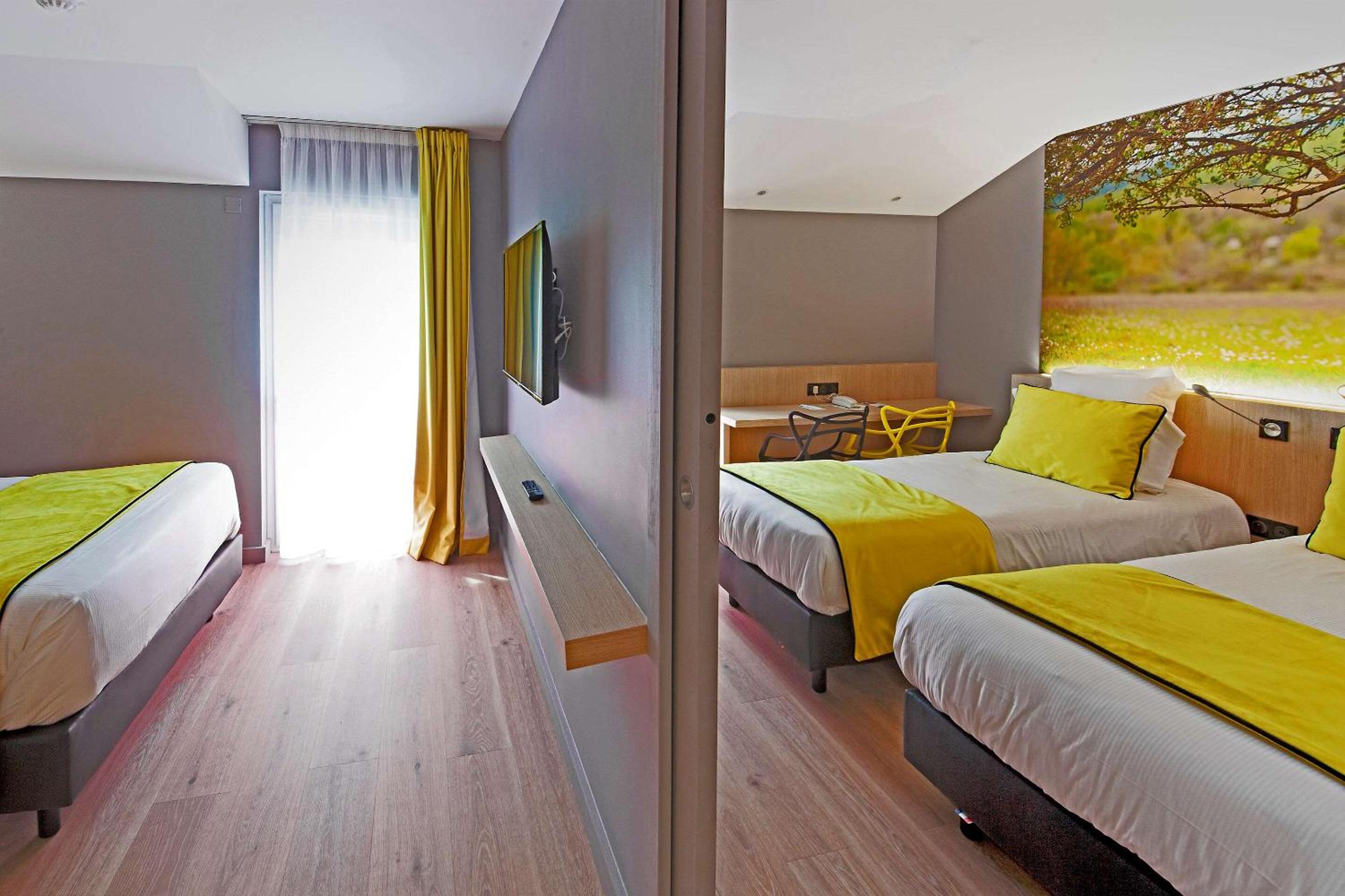 Superior Family Suite - Non-Smoking - Photo 2