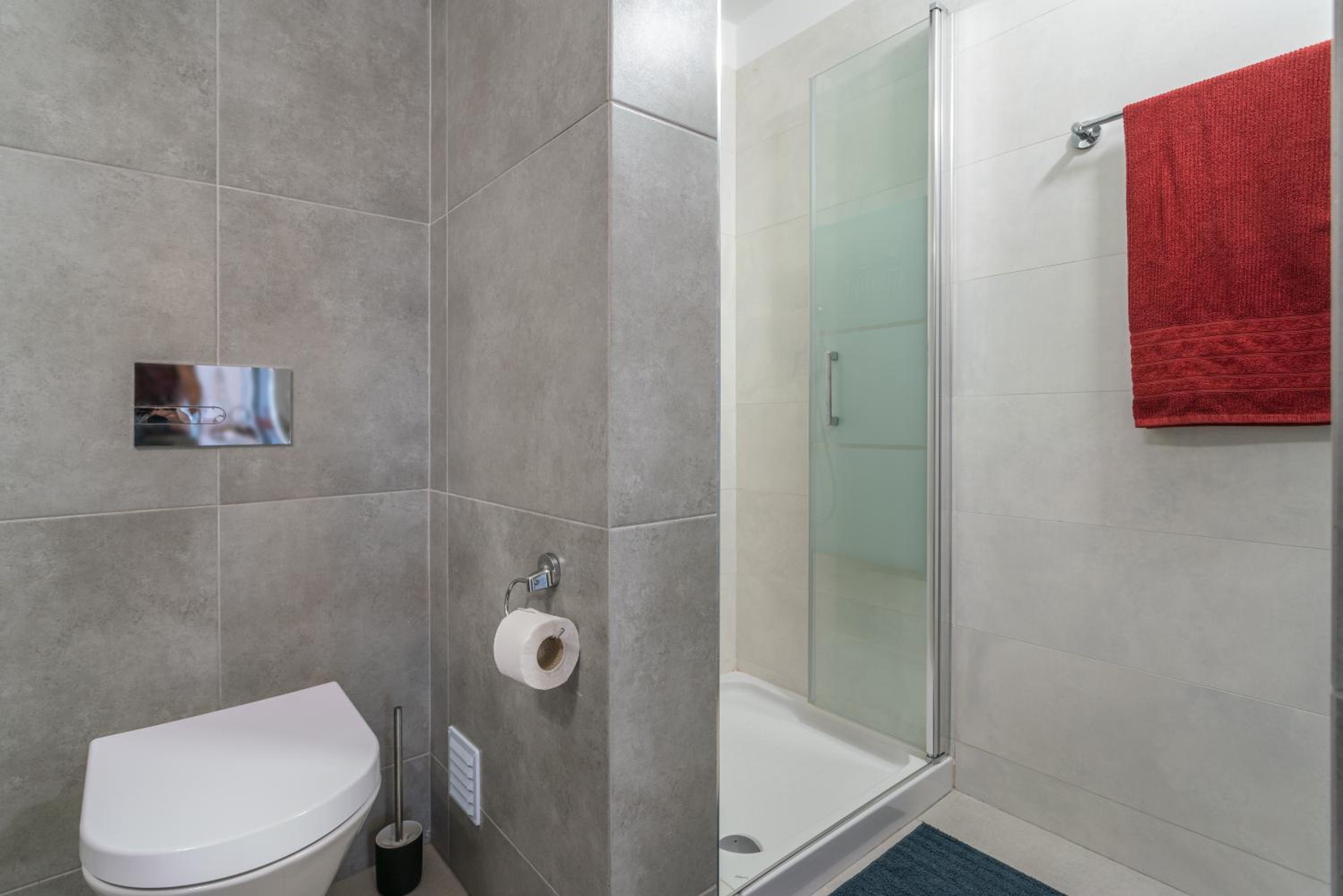Three-Bedroom Apartment - Photo 17