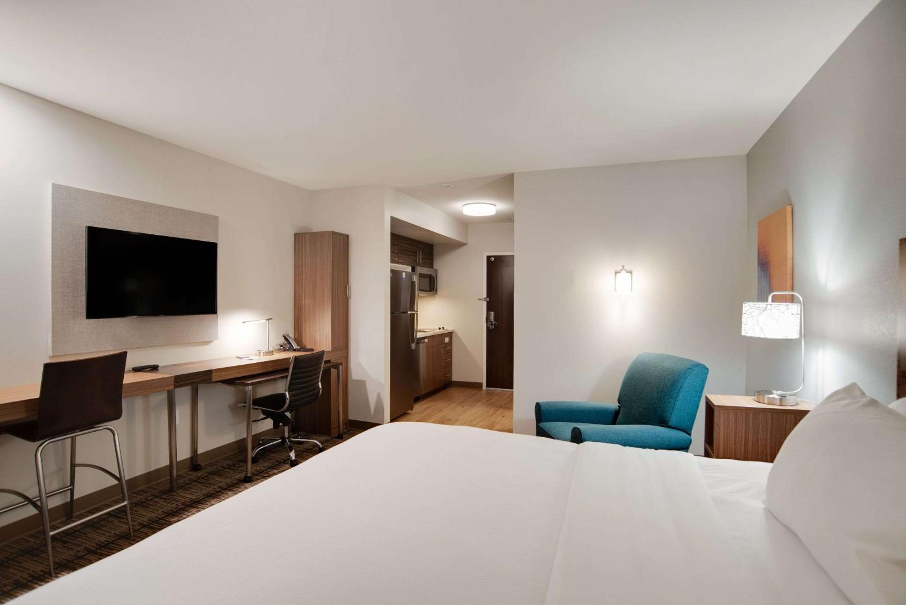 King Suite - Non Smoking - Photo 1