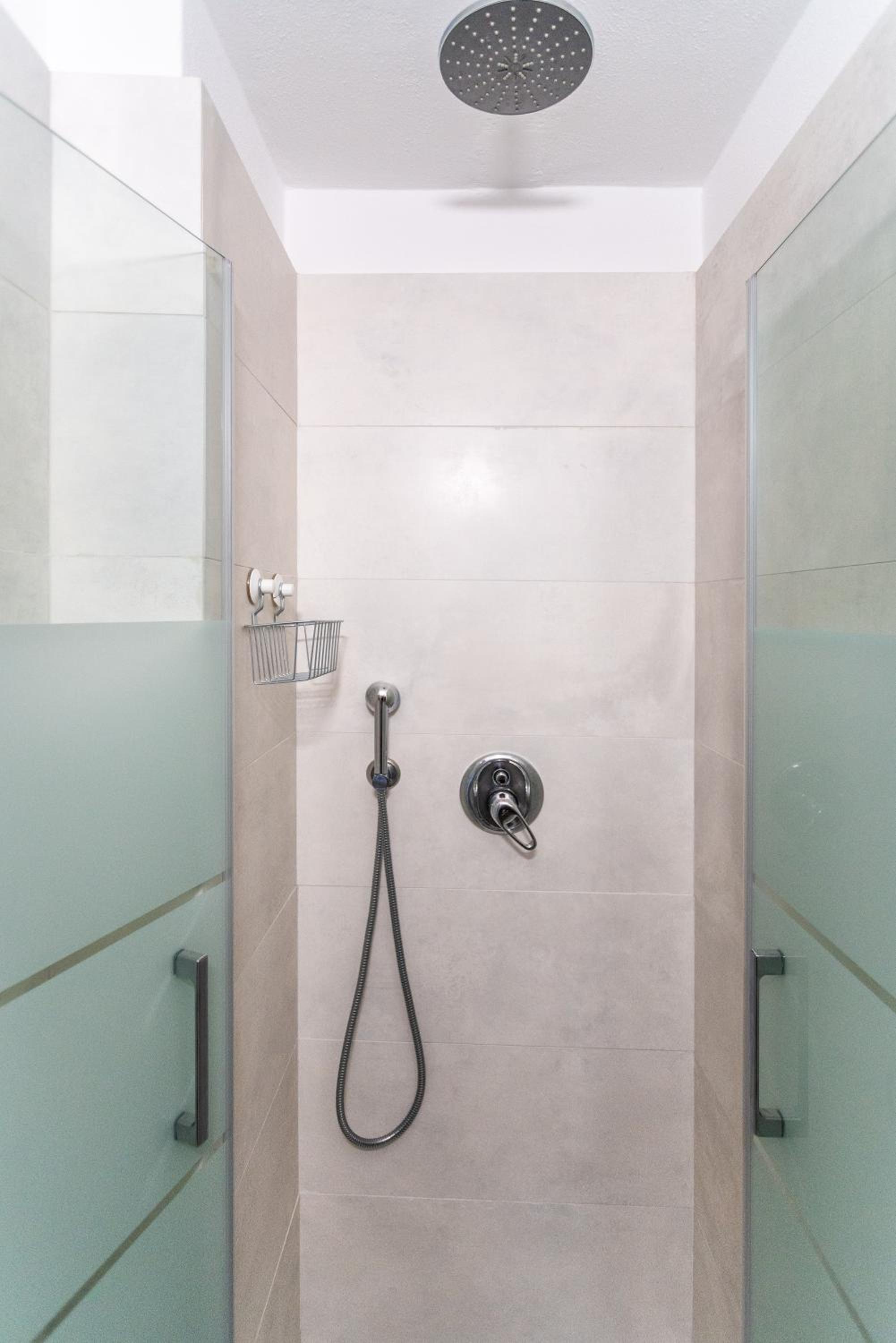 Three-Bedroom Apartment - Photo 4