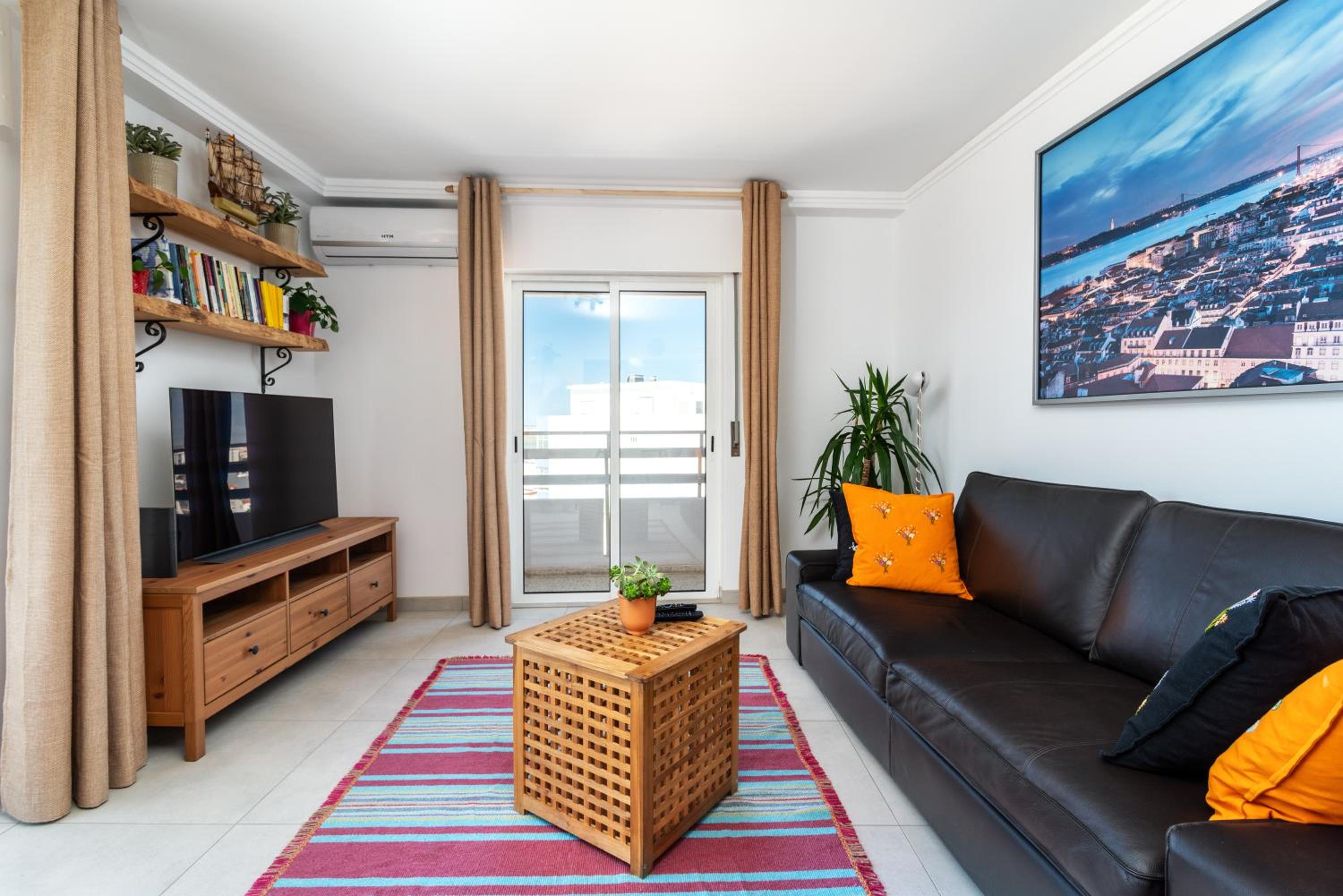 Three-Bedroom Apartment - Photo 25