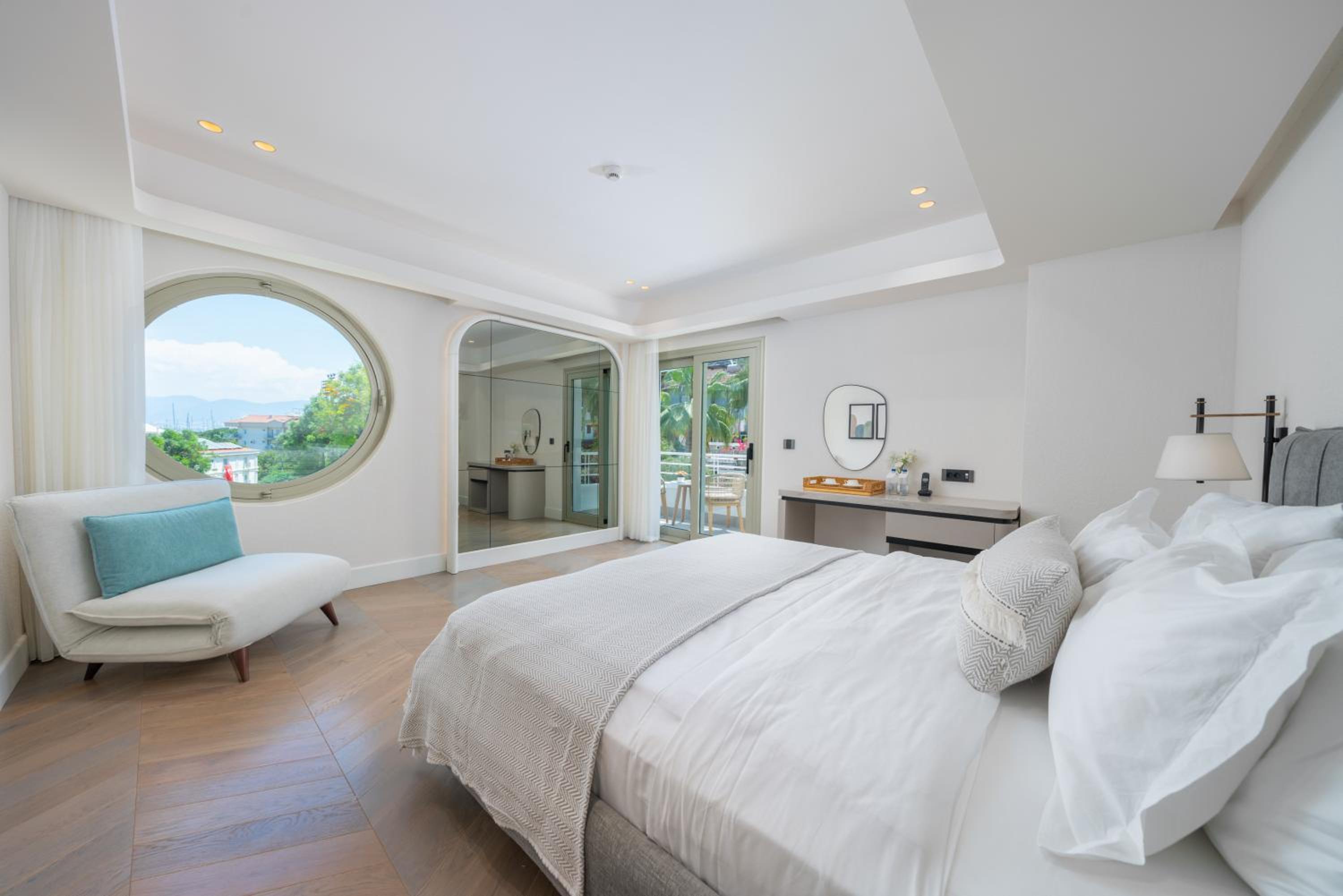 Superior Room with Side Sea View photo 2