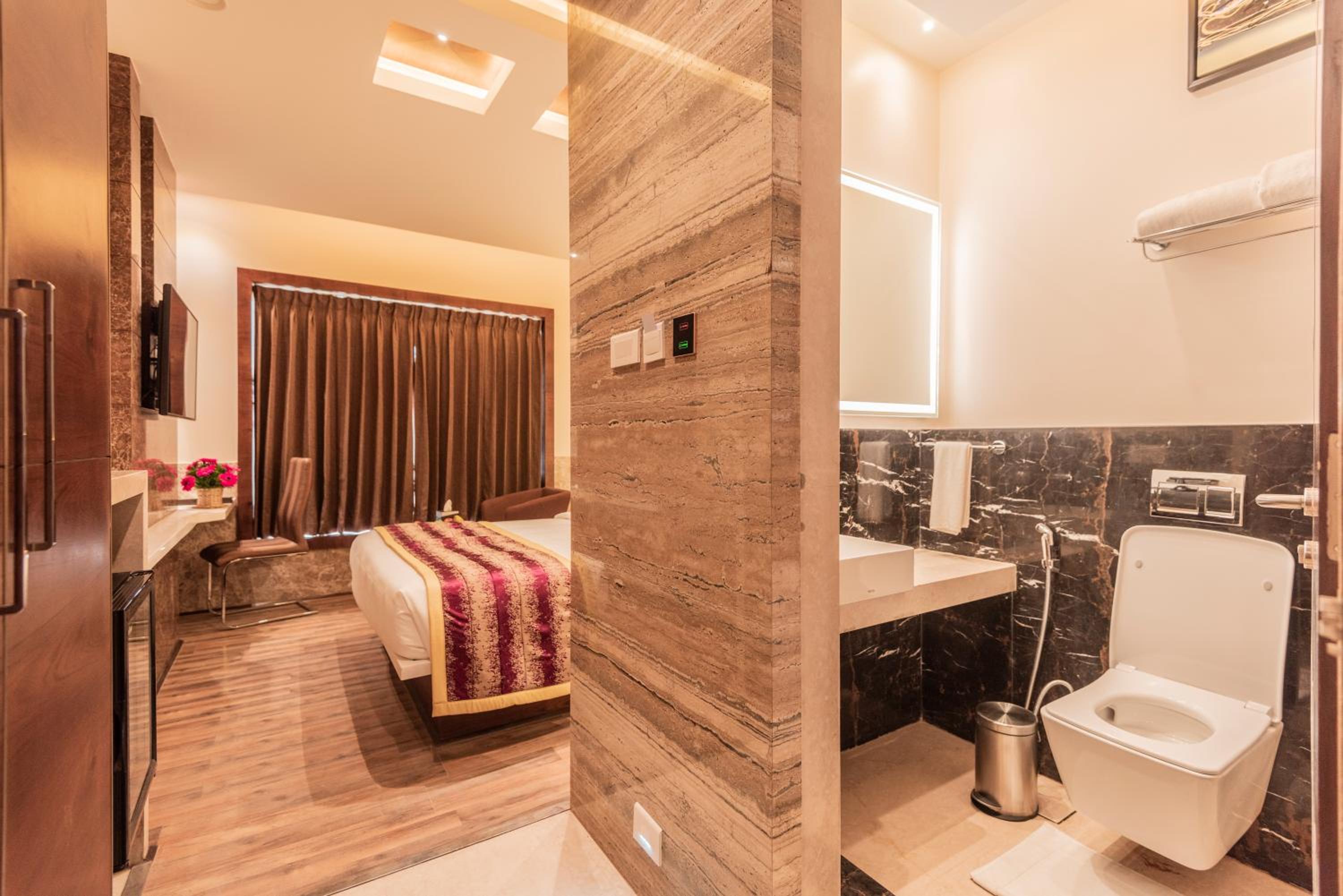 Deluxe Room - Photo 5