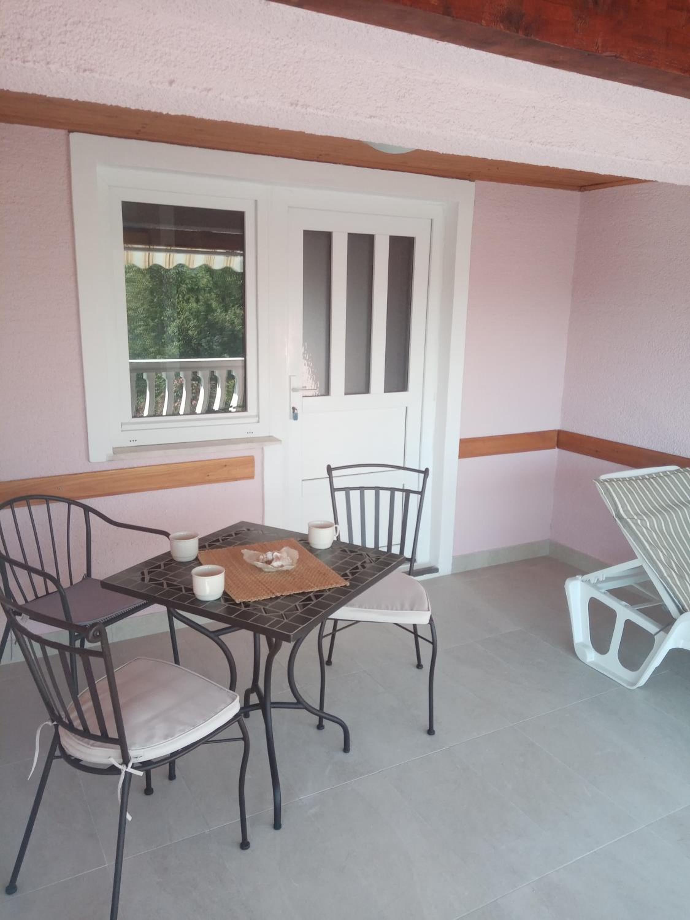 One Bedroom Apartment with Balcony photo 2