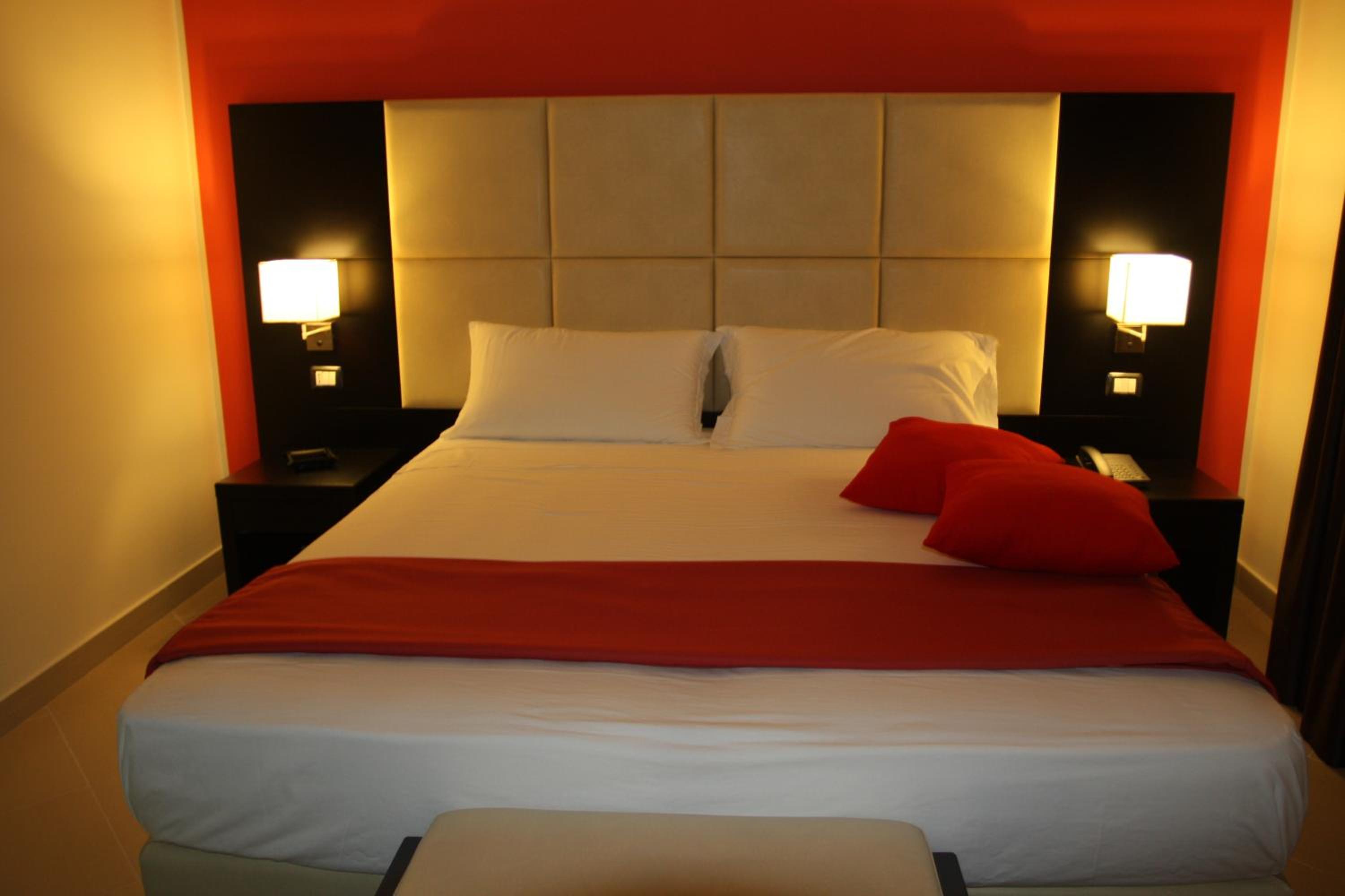 Suite - Photo 1