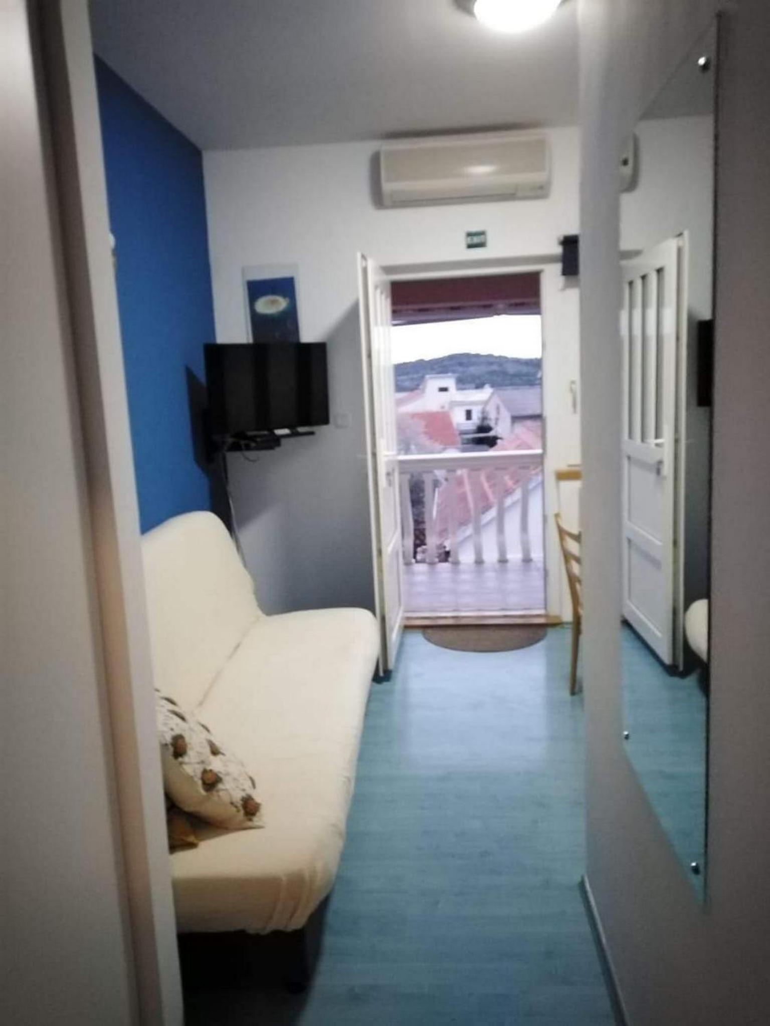 One Bedroom Apartment with Balcony photo 1