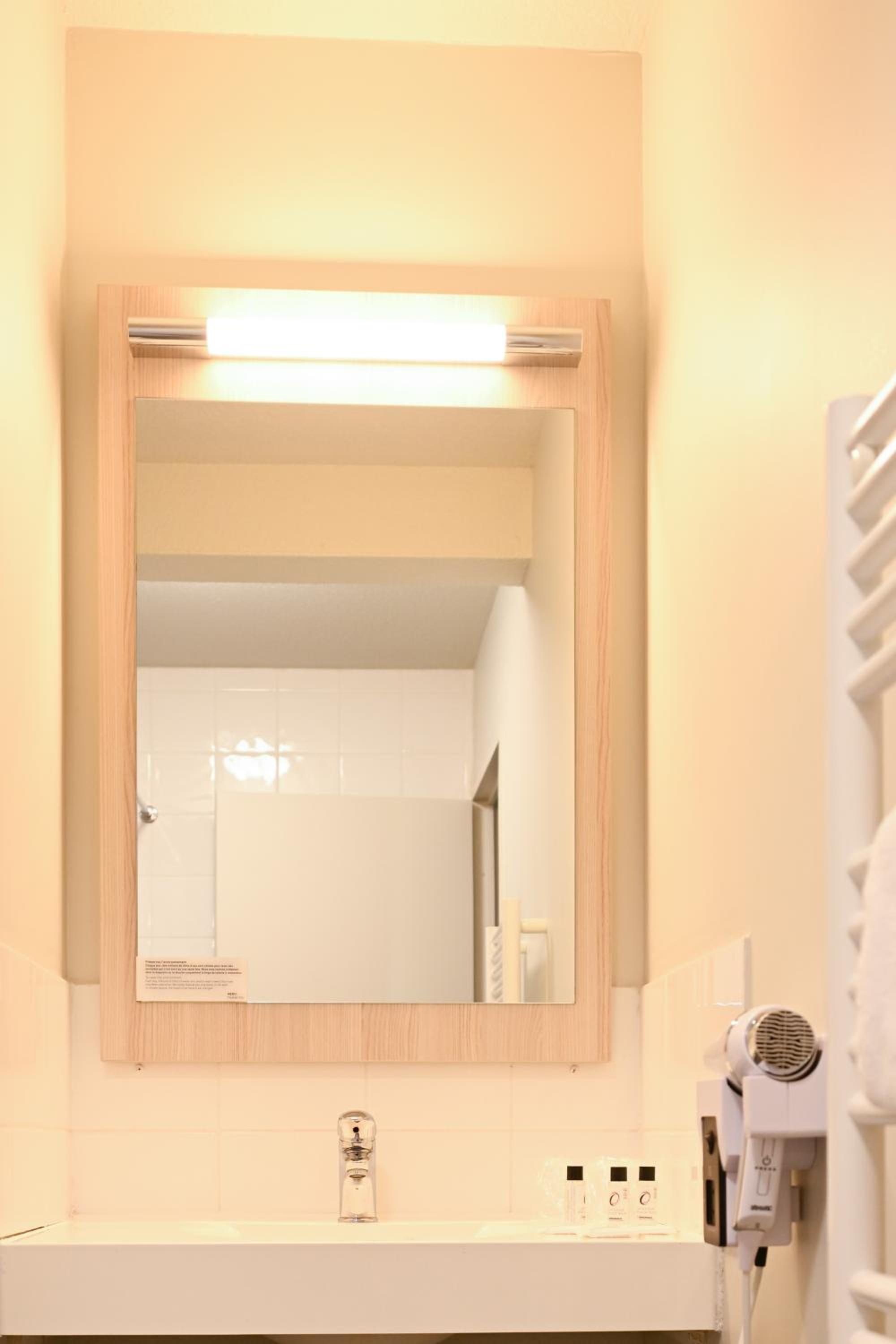 Twin Room - Photo 6