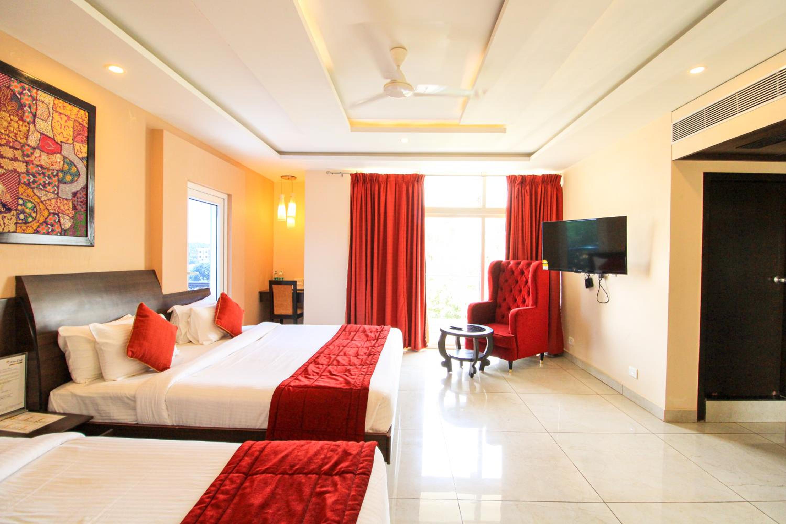 Deluxe Suite - Photo 11