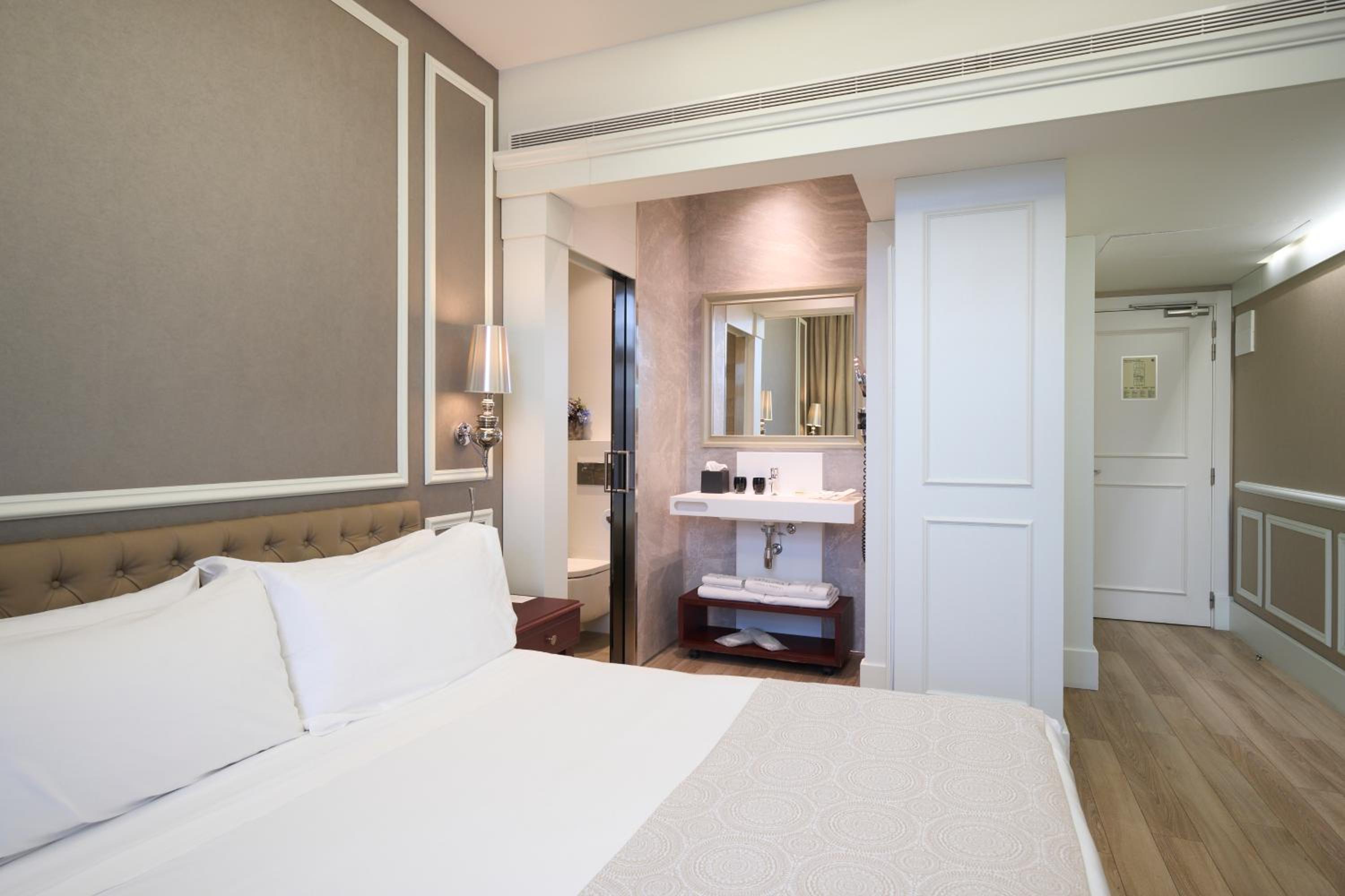 Double or Twin Room photo 2
