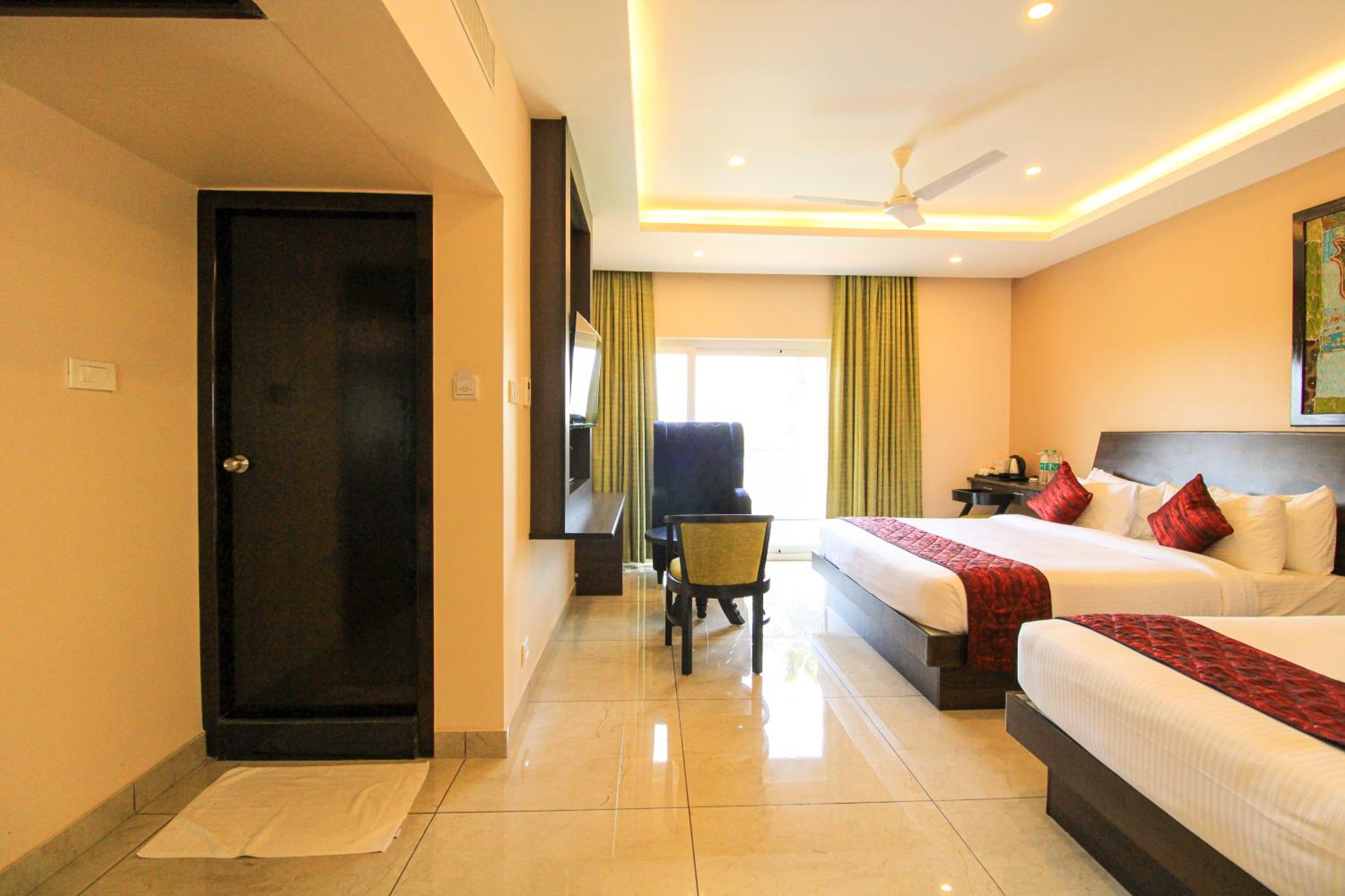 Deluxe Suite - Photo 13