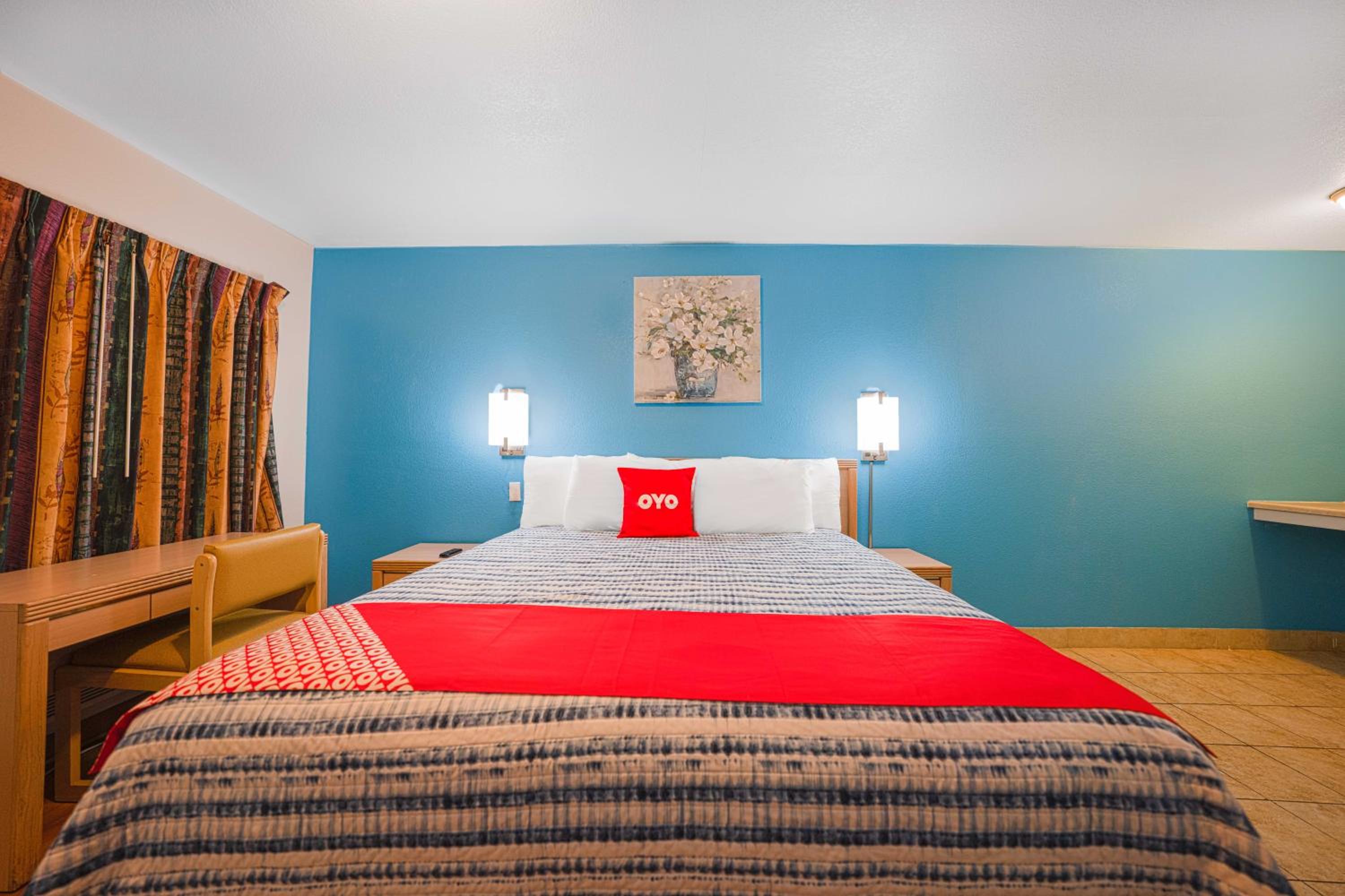 King Bed - Photo 4