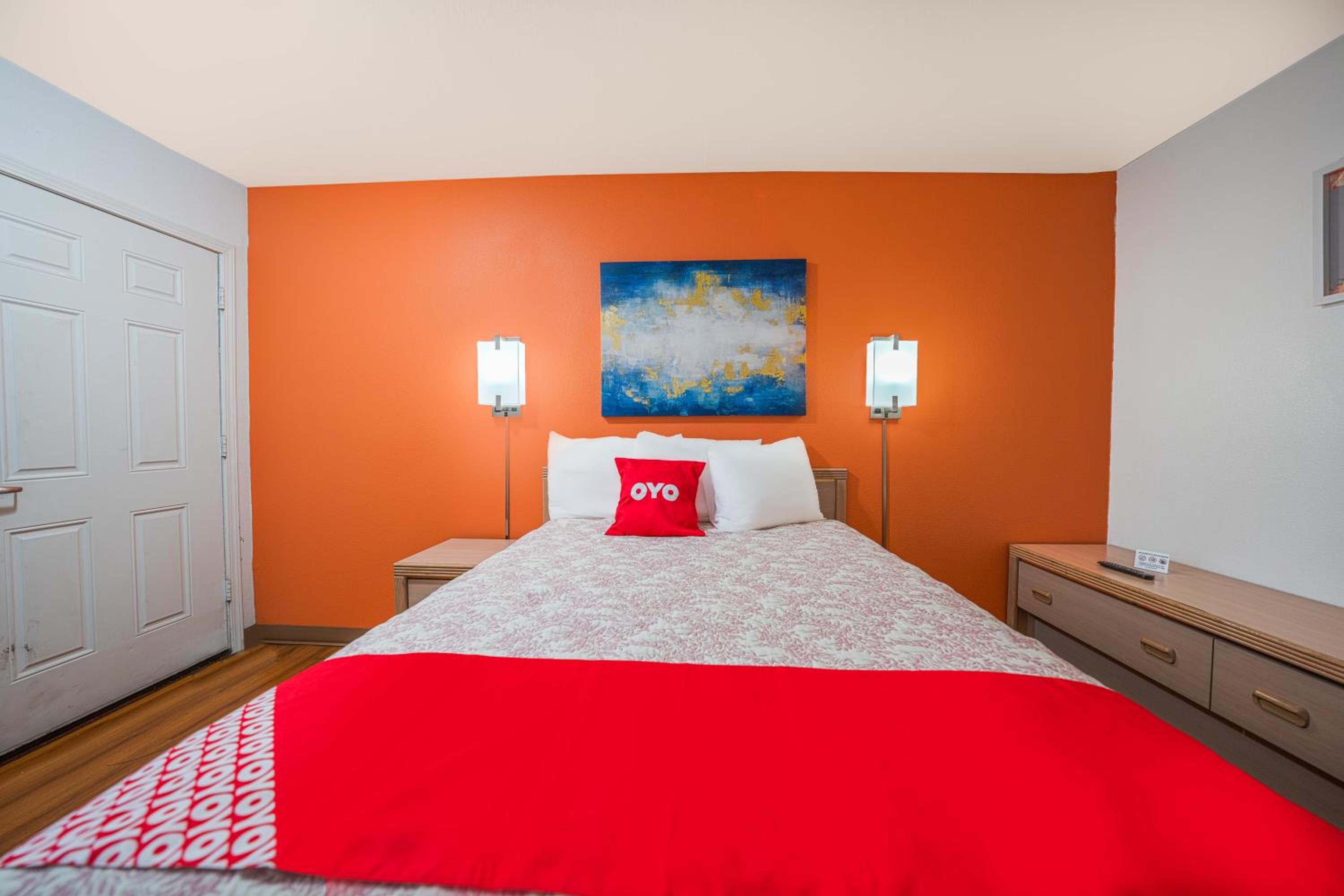 Queen Bed - Photo 3