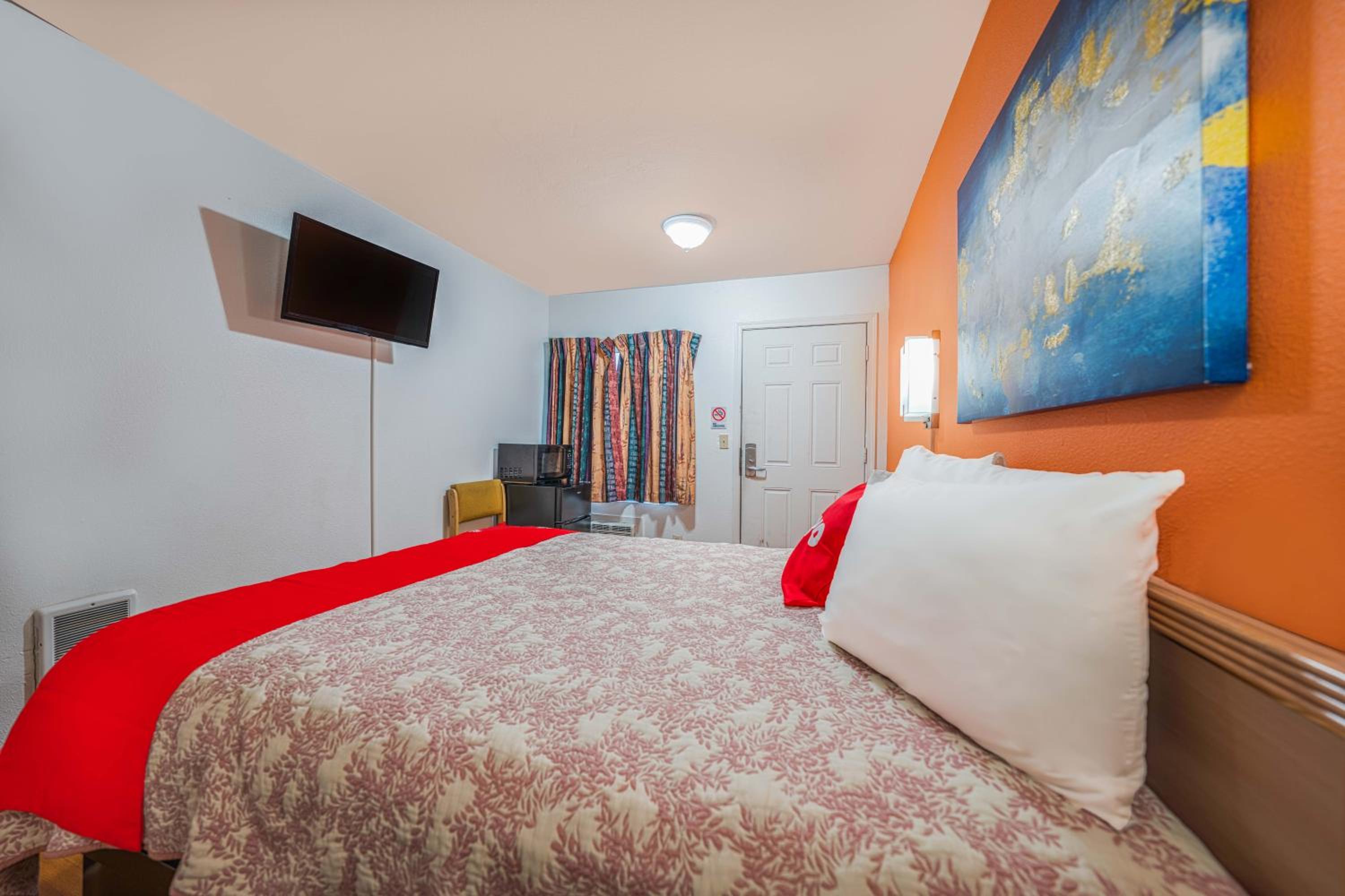 Queen Bed - Photo 5