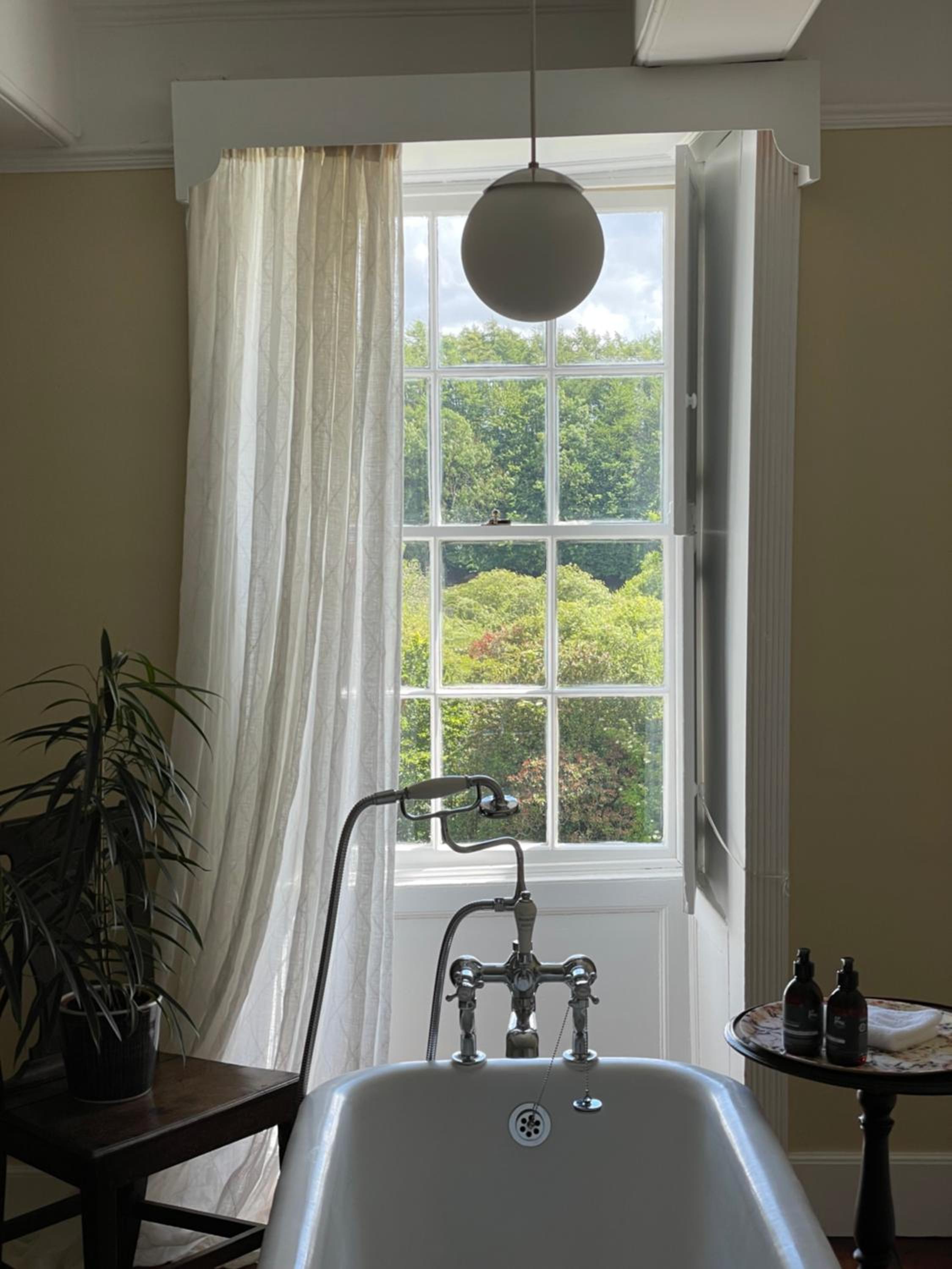 Deluxe Double Room with Bath - Photo 3