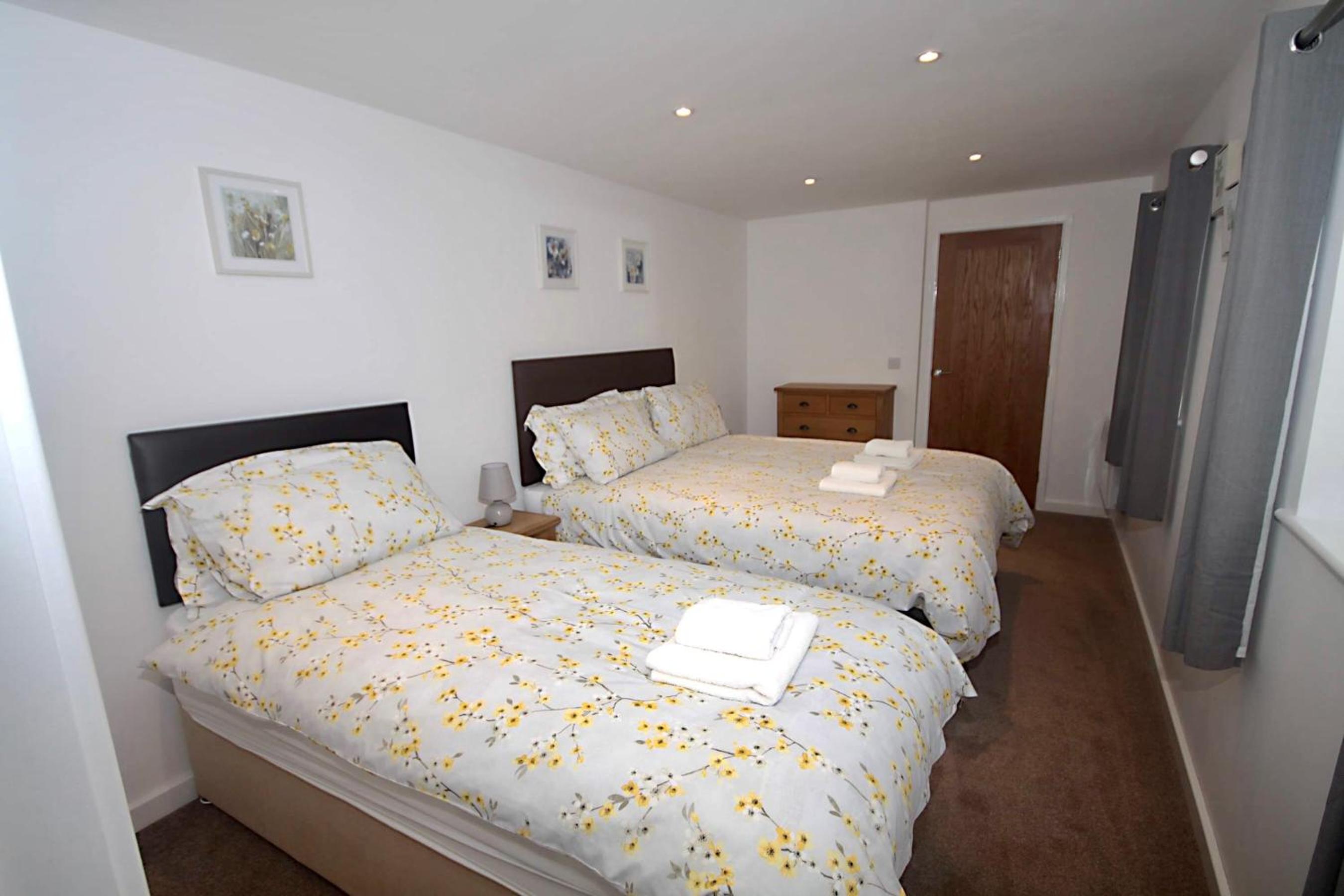 One-Bedroom Apartment - Photo 2