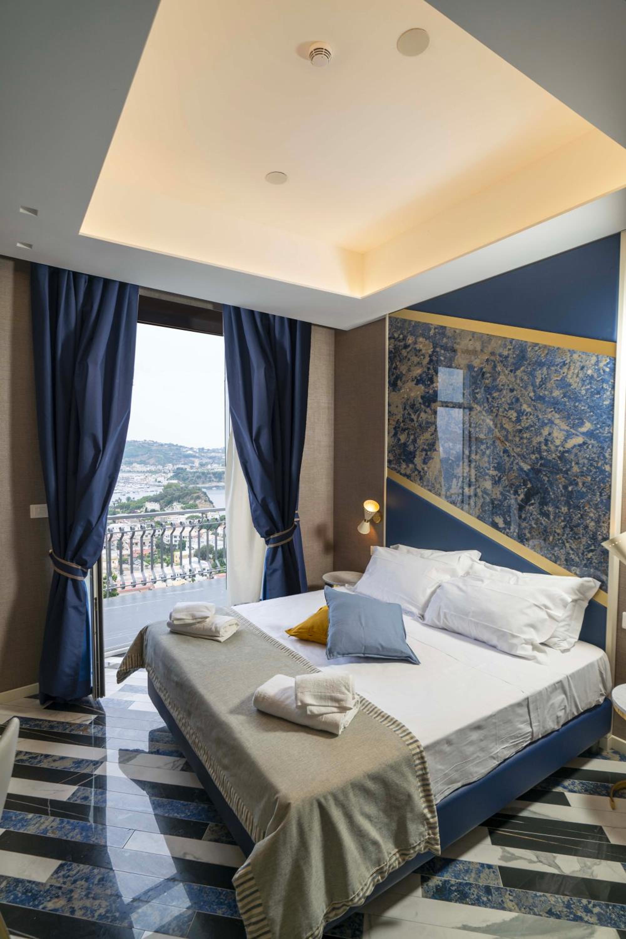 Superior Double Room with Sea View - Photo 1