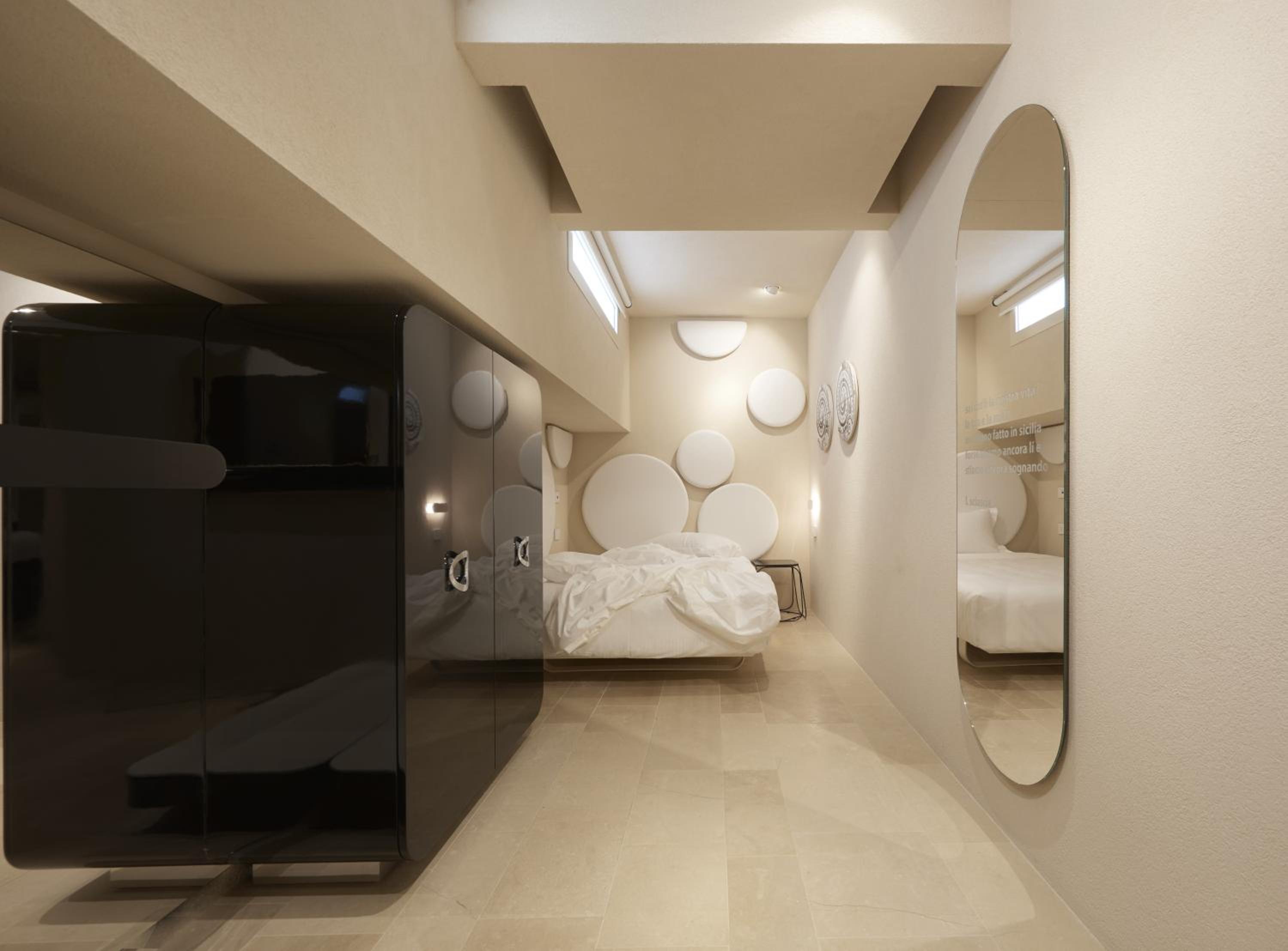 Executive Suite - Photo 2