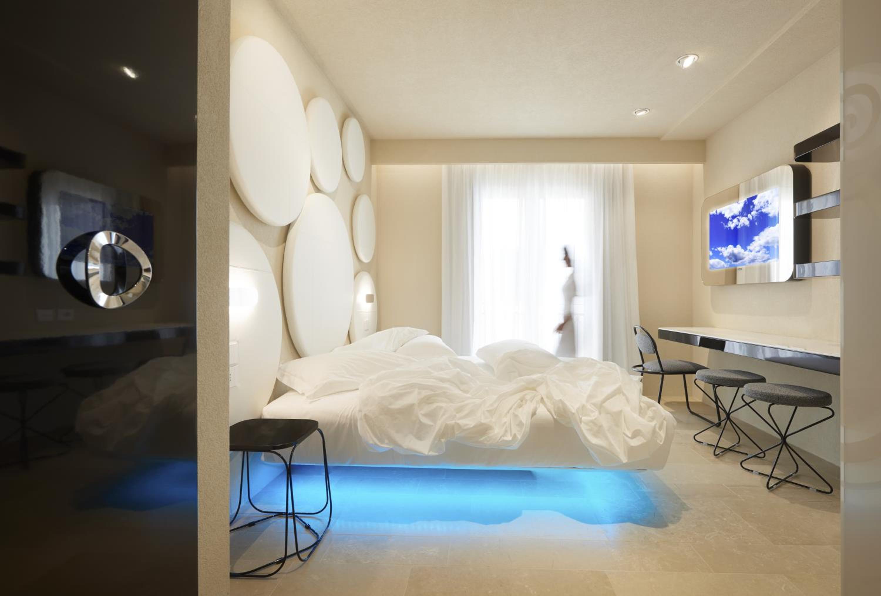Executive Suite - Photo 4