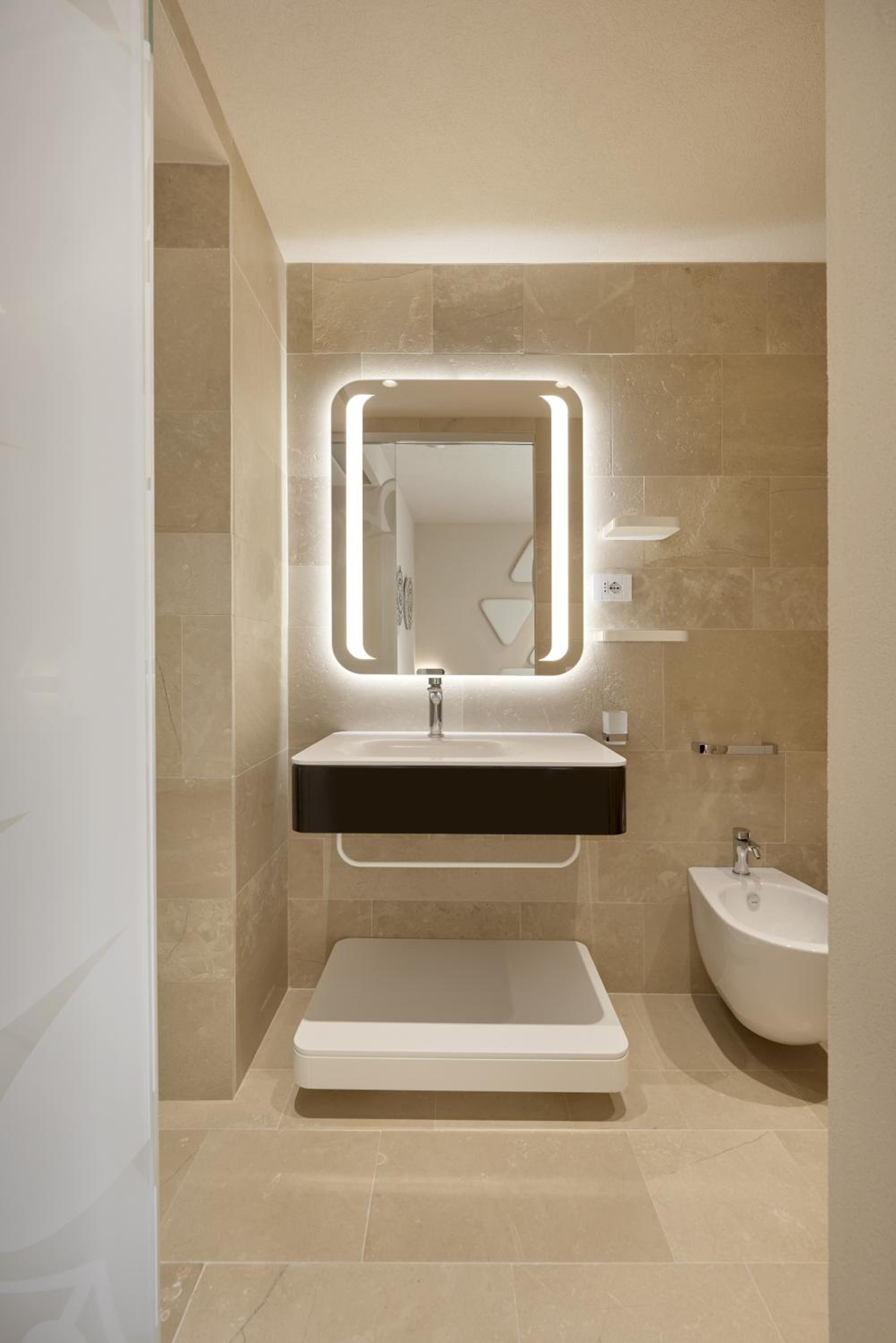 Executive Suite - Photo 10